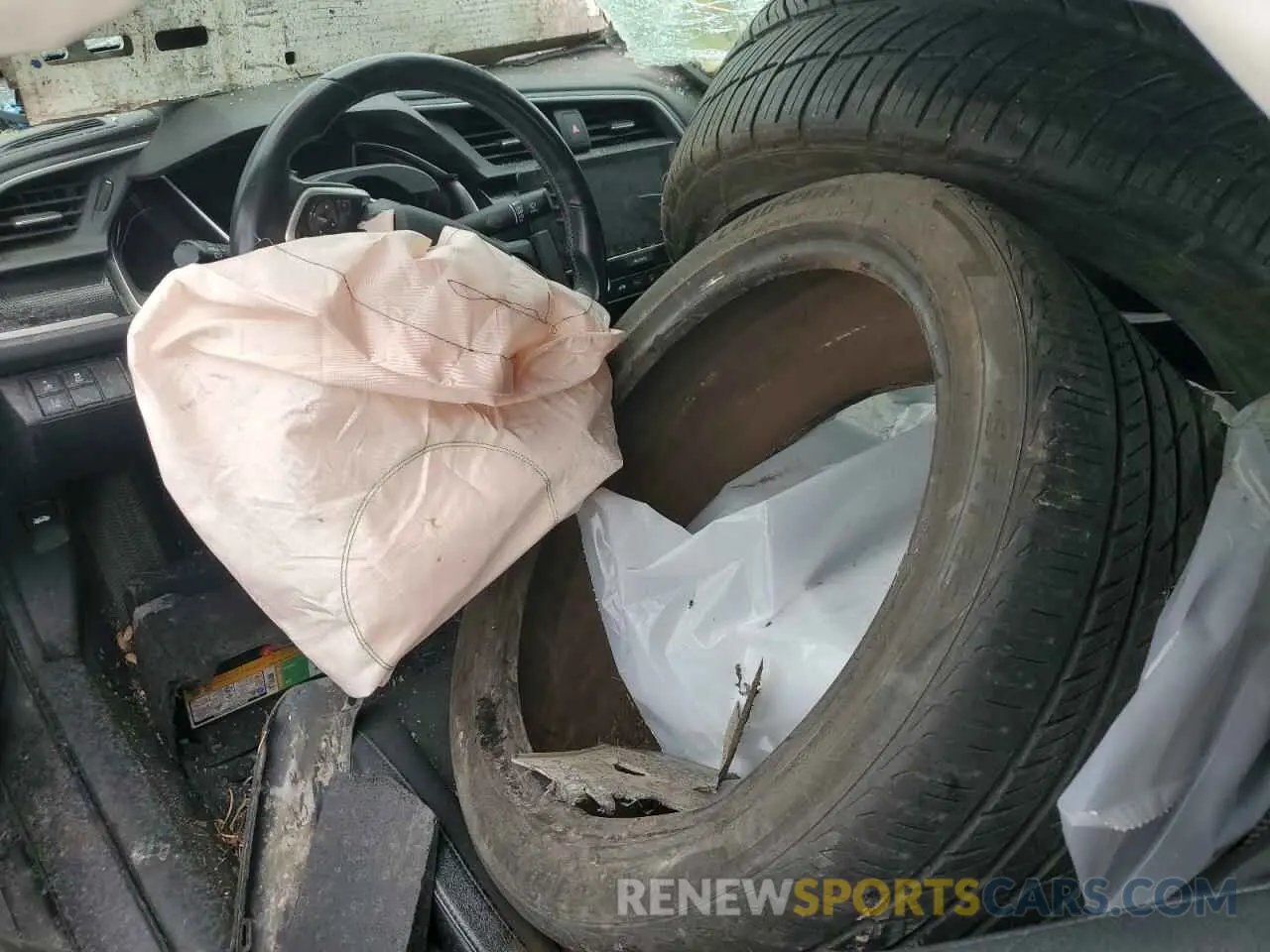 8 Photograph of a damaged car 2HGFC4B89KH304116 HONDA CIVIC 2019