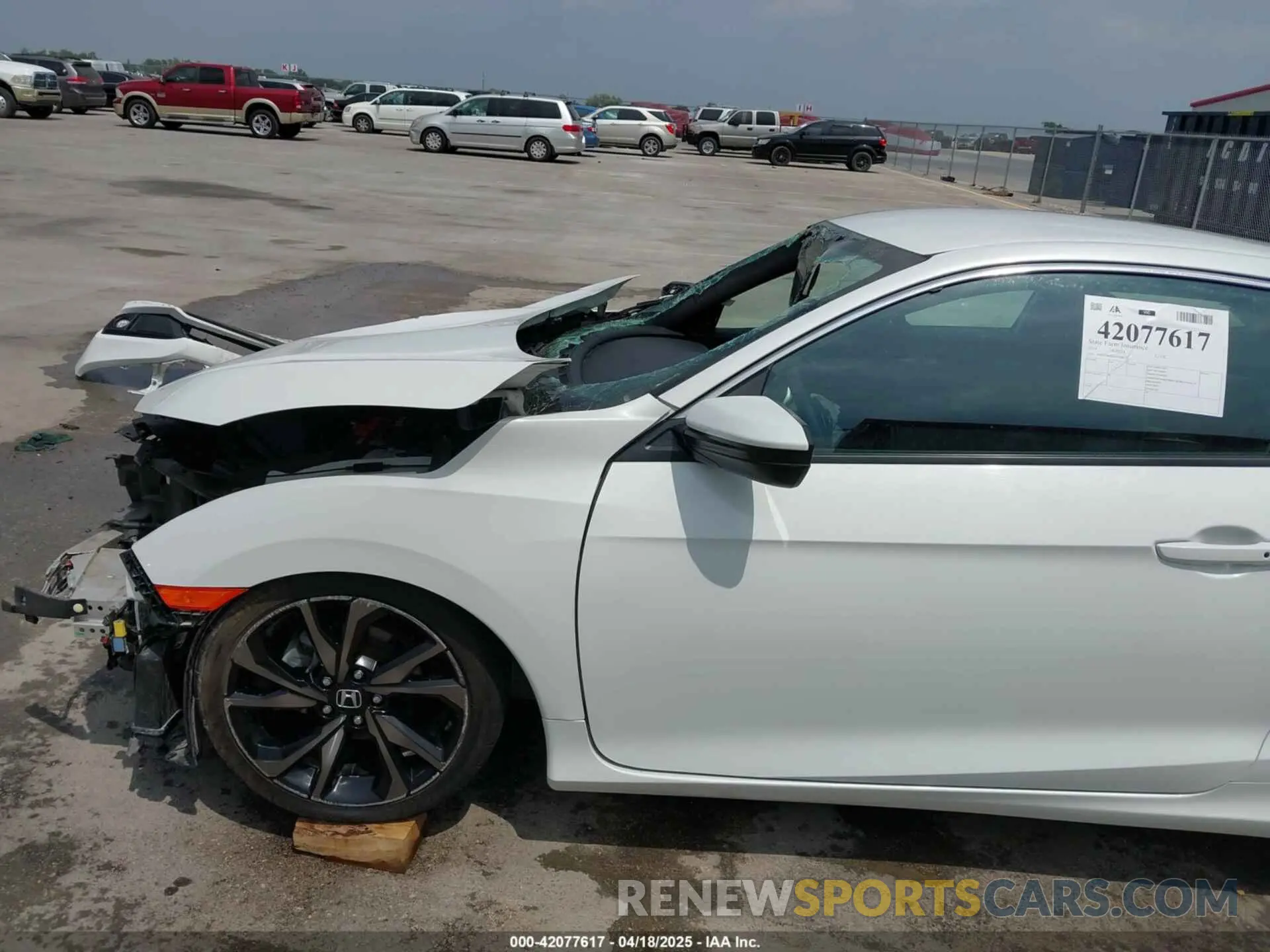 18 Photograph of a damaged car 2HGFC4B8XKH308272 HONDA CIVIC 2019
