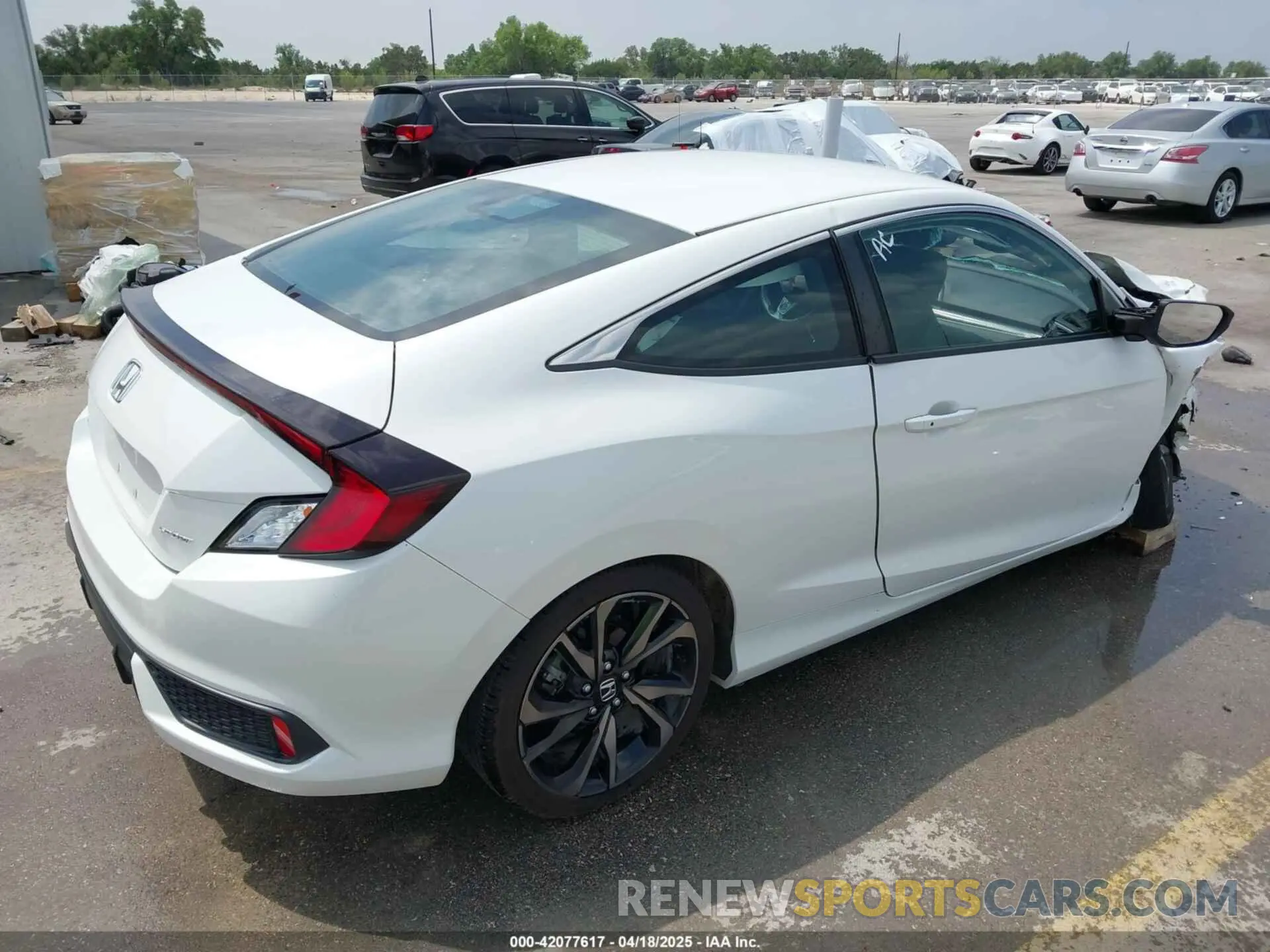 4 Photograph of a damaged car 2HGFC4B8XKH308272 HONDA CIVIC 2019