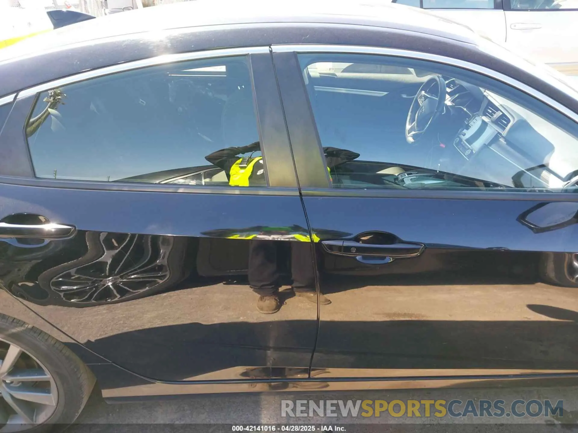 14 Photograph of a damaged car JHMFC1F32KX006092 HONDA CIVIC 2019