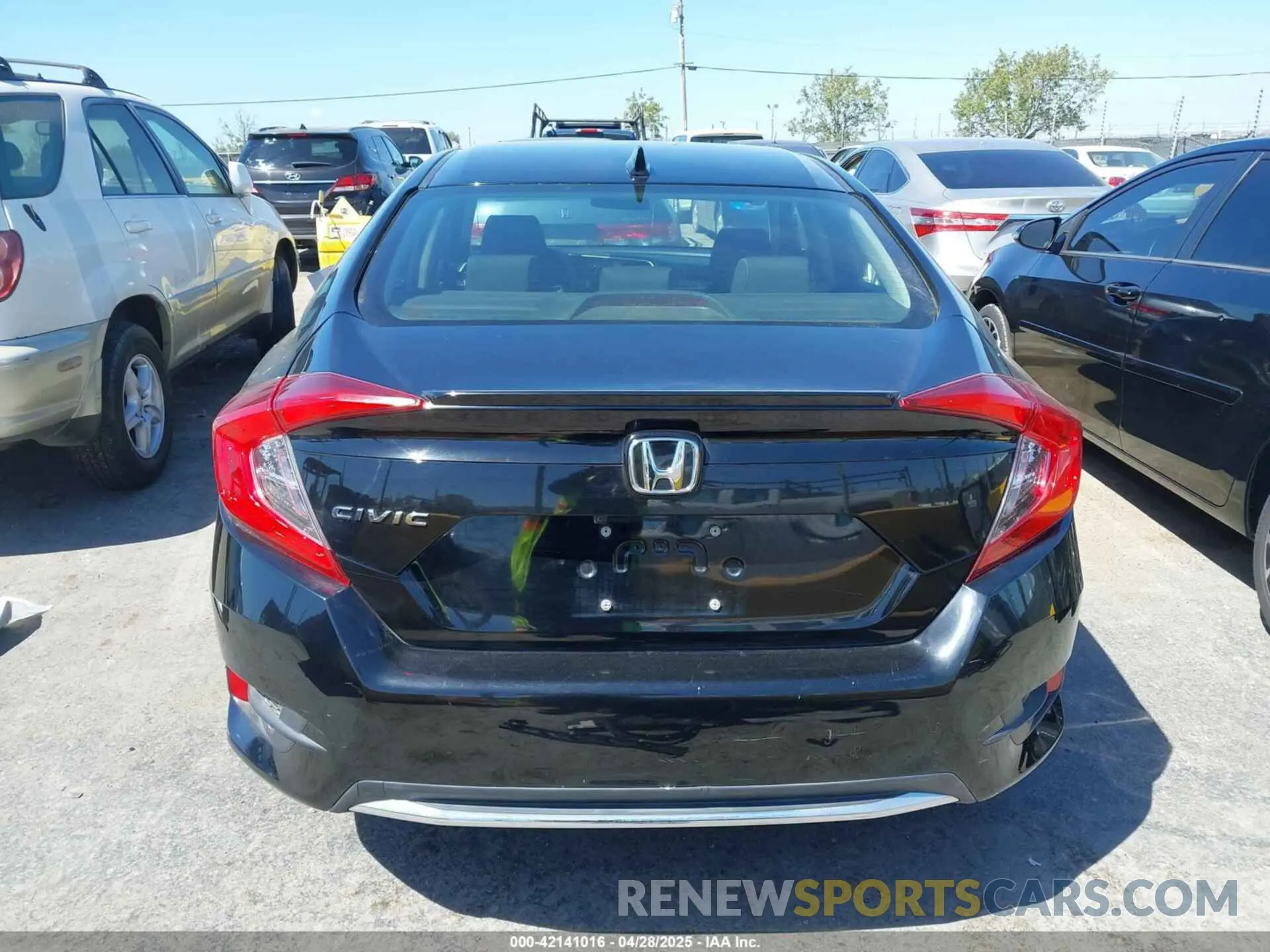 17 Photograph of a damaged car JHMFC1F32KX006092 HONDA CIVIC 2019