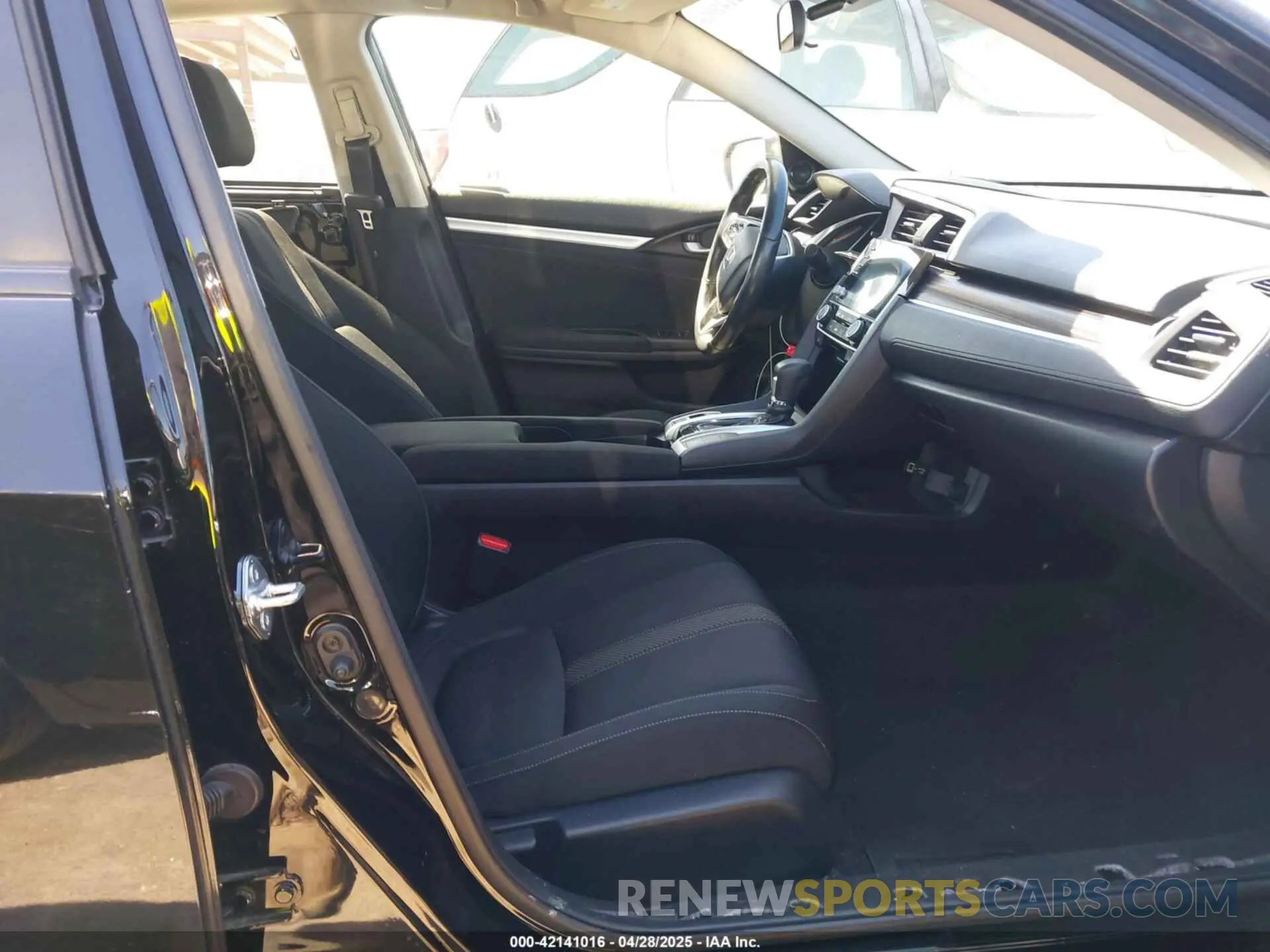 5 Photograph of a damaged car JHMFC1F32KX006092 HONDA CIVIC 2019