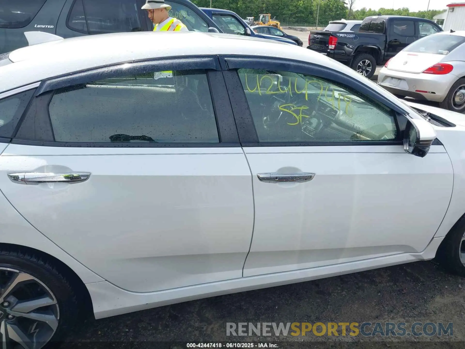 14 Photograph of a damaged car JHMFC1F98KX013097 HONDA CIVIC 2019