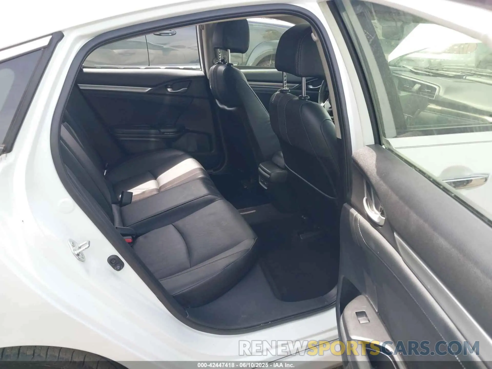 8 Photograph of a damaged car JHMFC1F98KX013097 HONDA CIVIC 2019