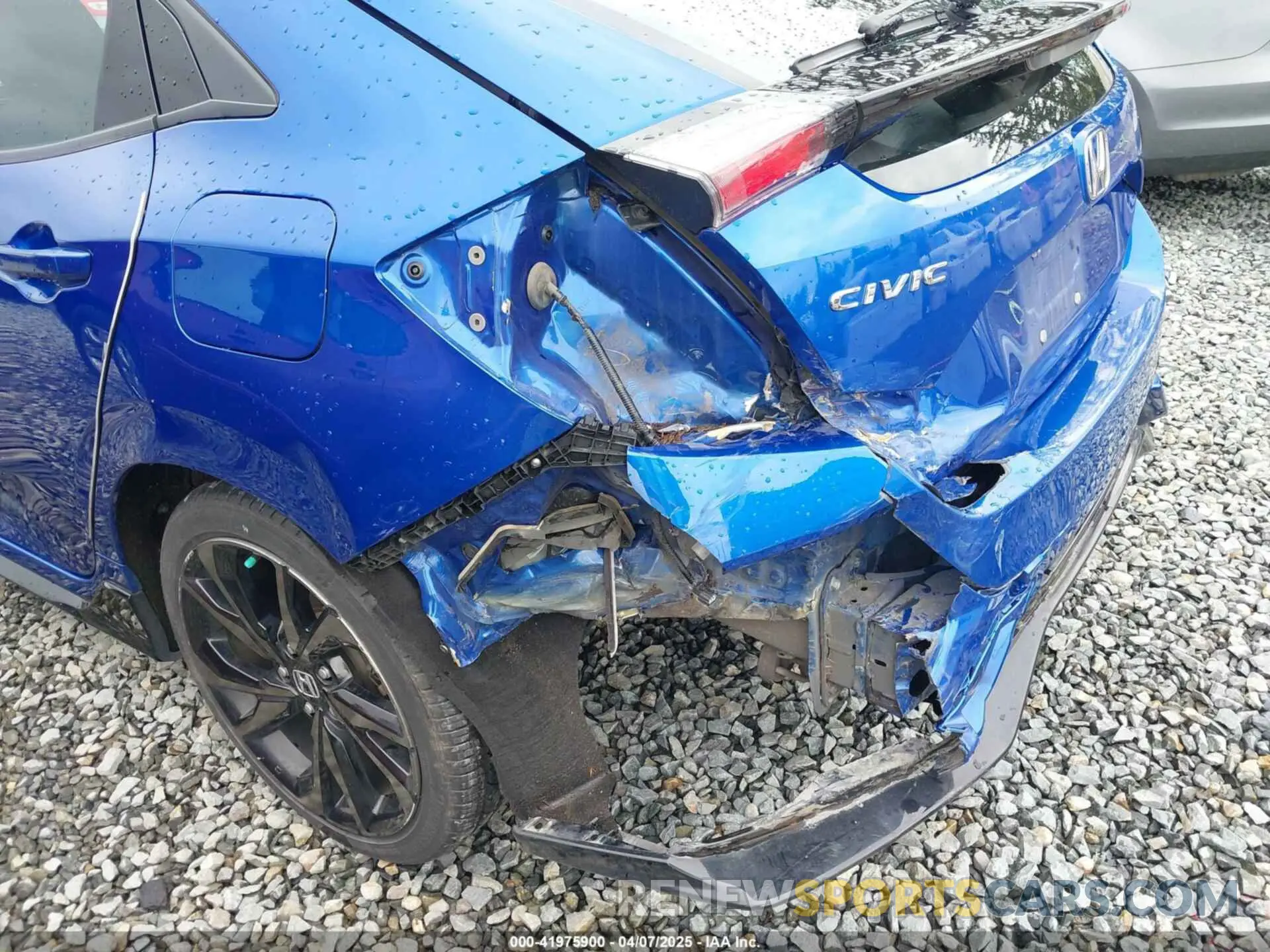 6 Фотография поврежденного автомобиля SHHFK7G43KU212058 HONDA CIVIC 2019