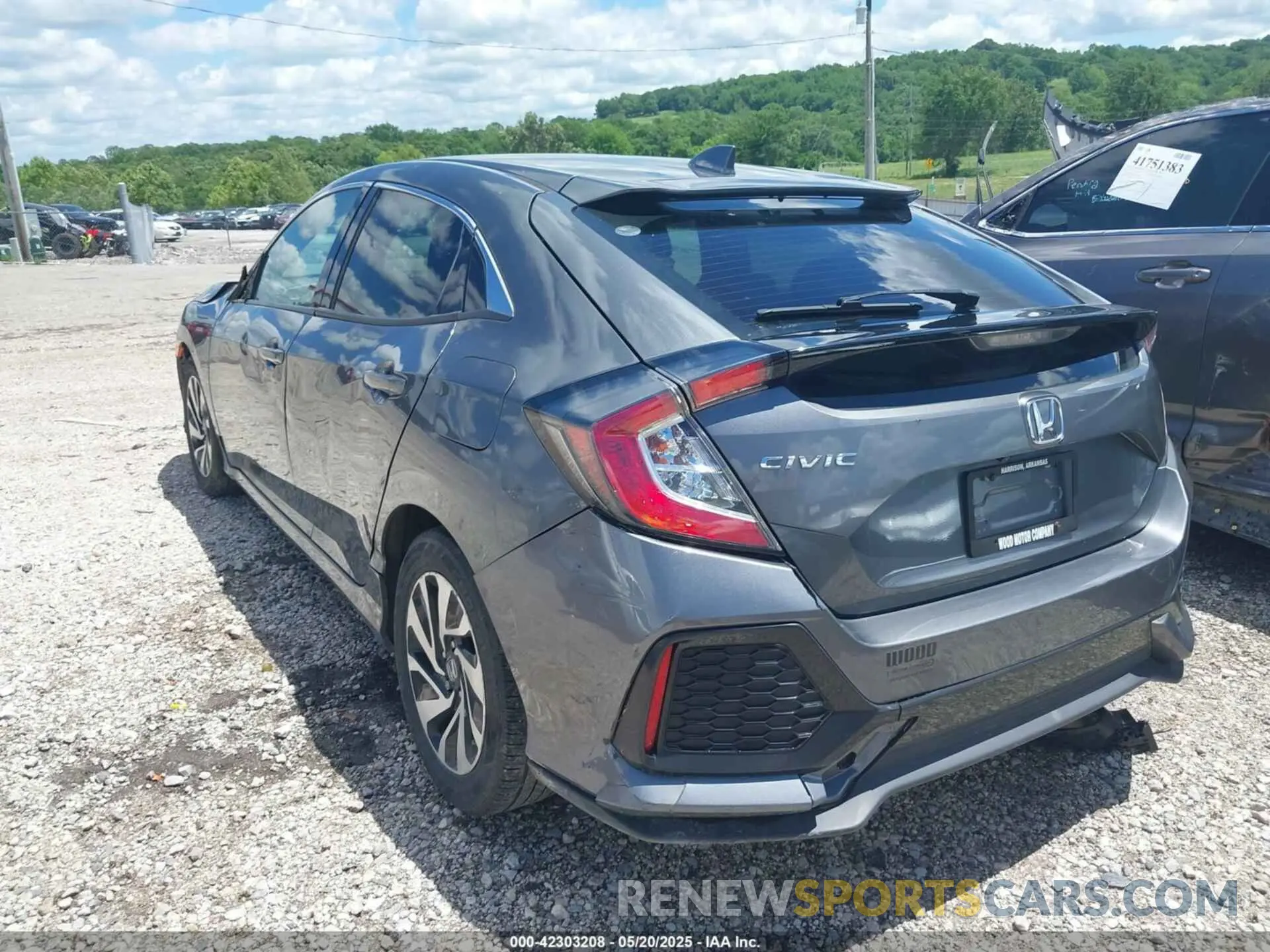 3 Фотография поврежденного автомобиля SHHFK7H3XKU420900 HONDA CIVIC 2019