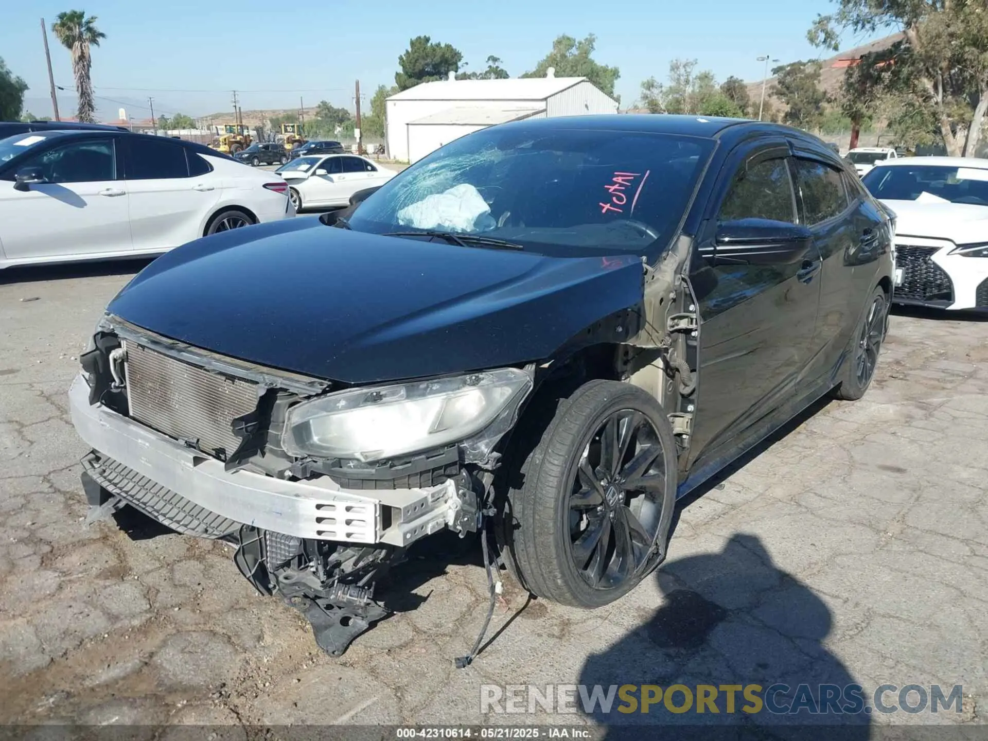2 Фотография поврежденного автомобиля SHHFK7H40KU415472 HONDA CIVIC 2019