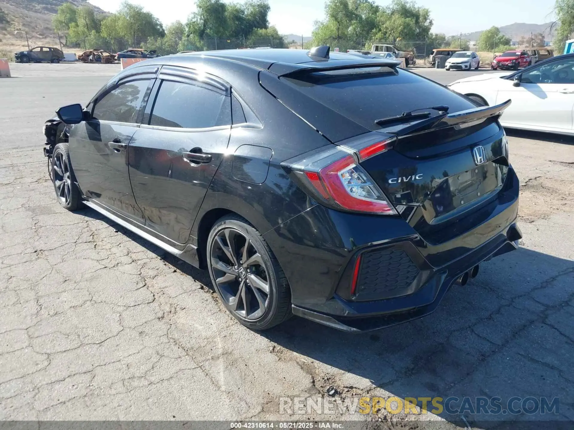 3 Фотография поврежденного автомобиля SHHFK7H40KU415472 HONDA CIVIC 2019