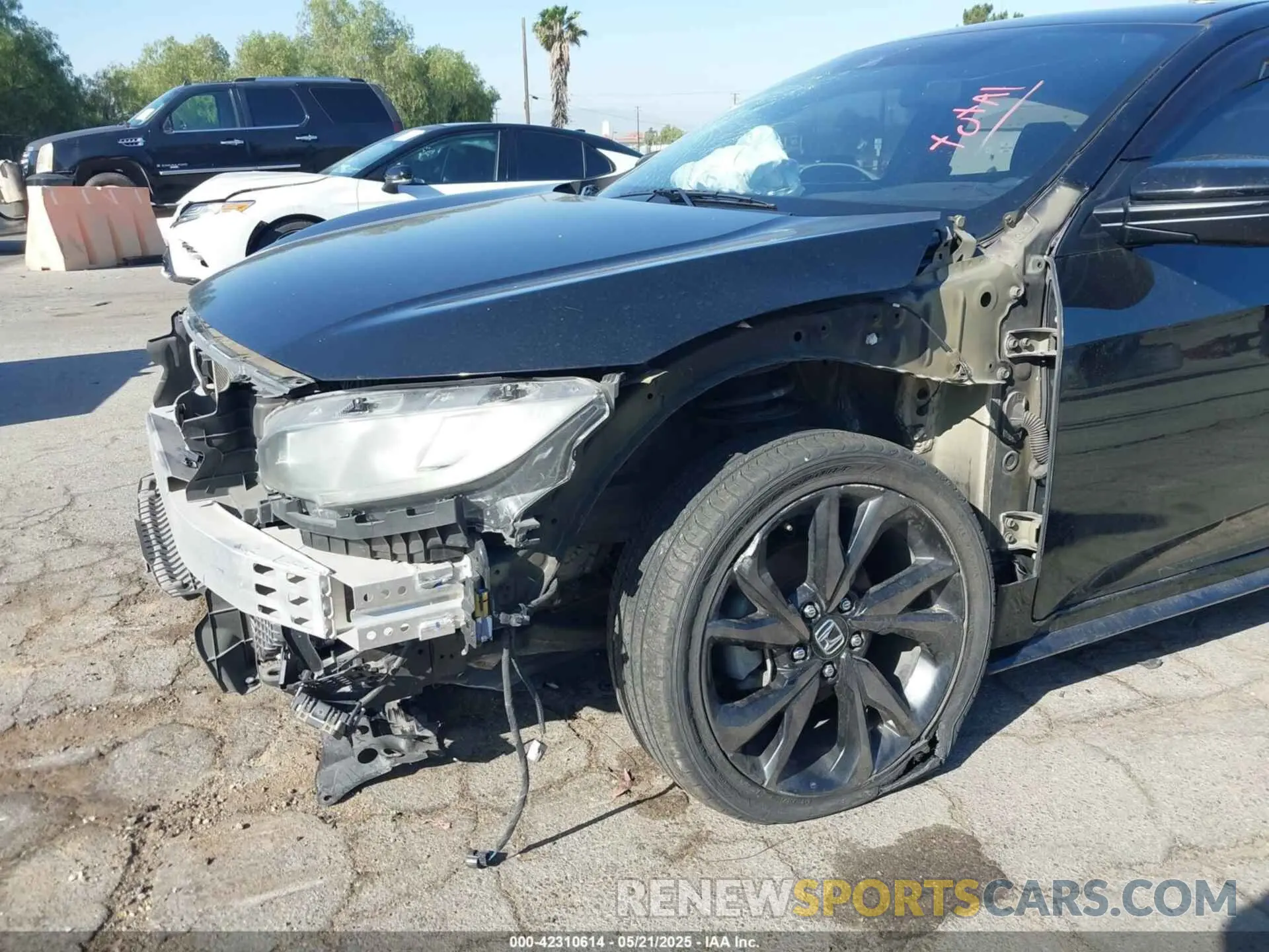 6 Фотография поврежденного автомобиля SHHFK7H40KU415472 HONDA CIVIC 2019