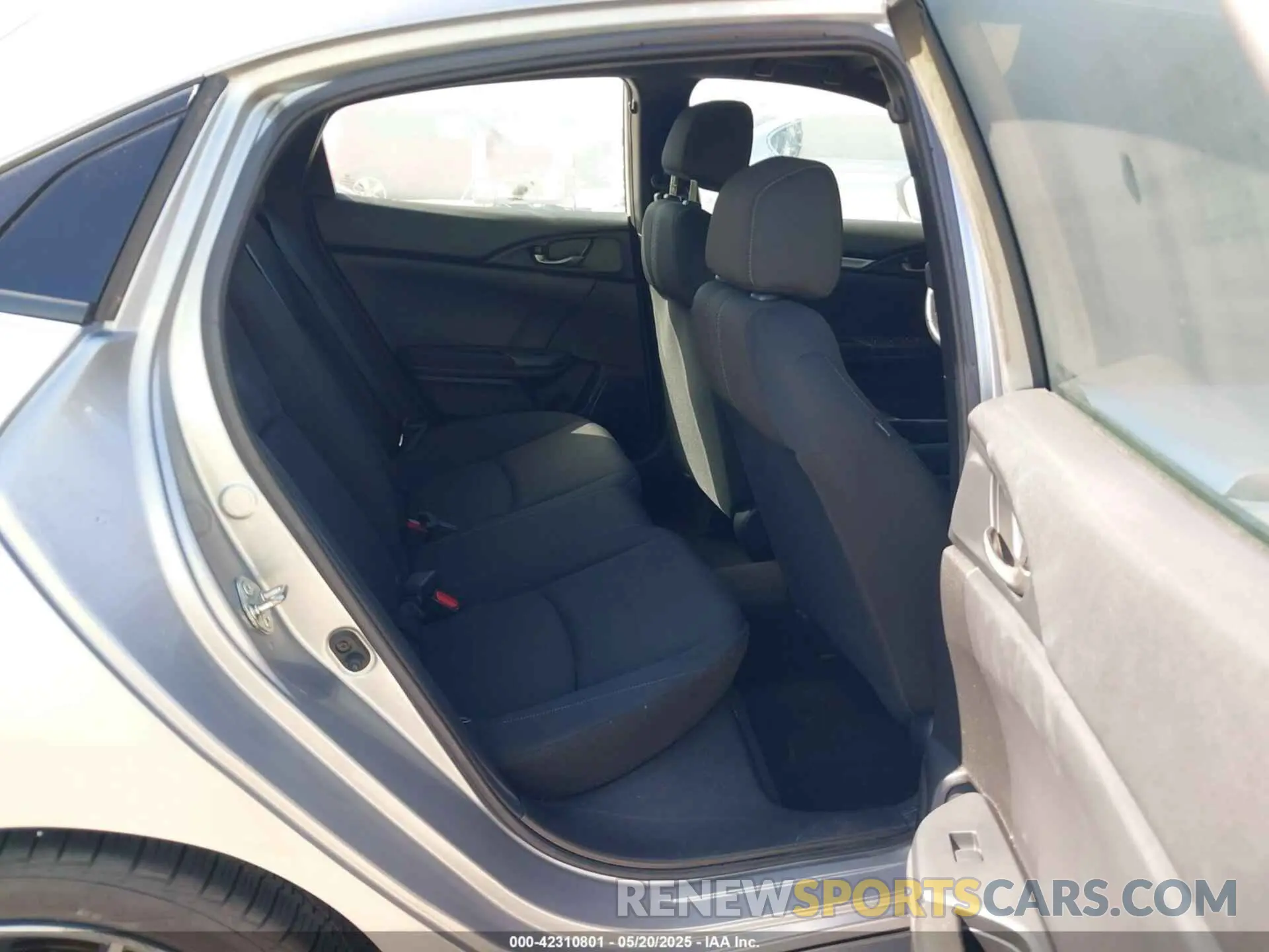 8 Photograph of a damaged car SHHFK7H49KU205551 HONDA CIVIC 2019