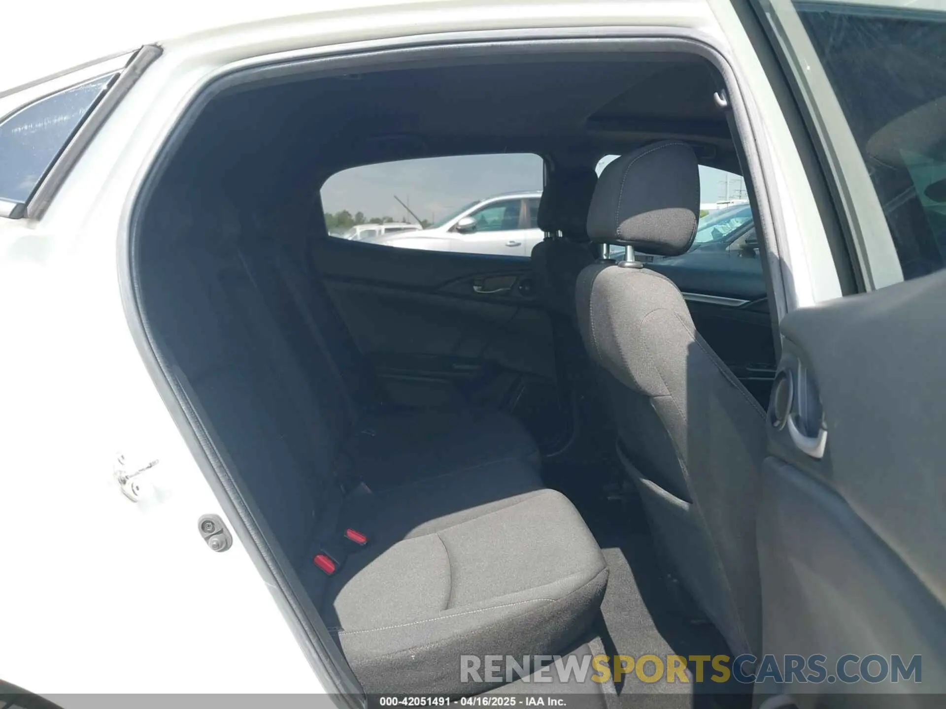 8 Photograph of a damaged car SHHFK7H63KU225263 HONDA CIVIC 2019