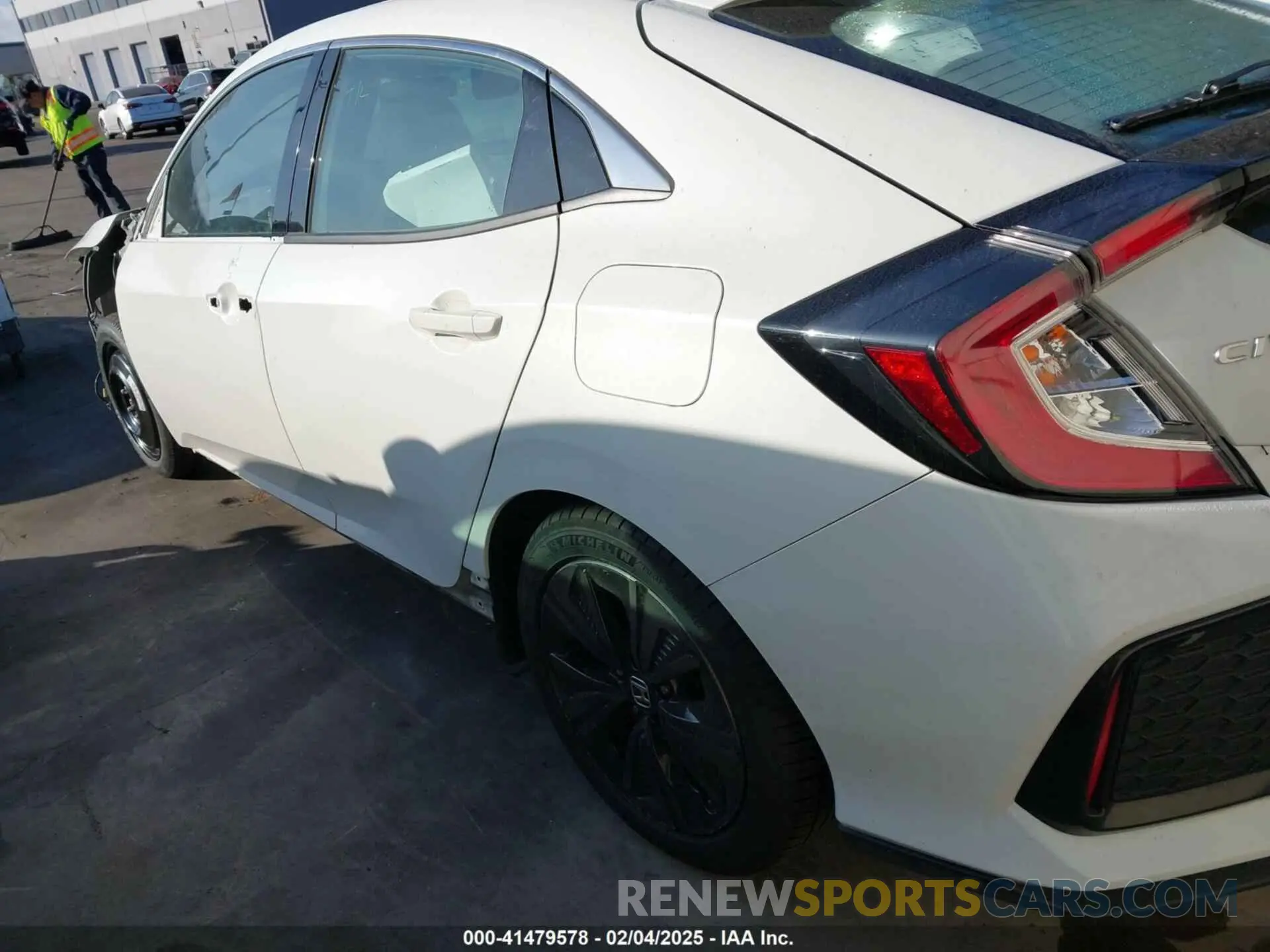 3 Фотография поврежденного автомобиля SHHFK7H63KU401650 HONDA CIVIC 2019
