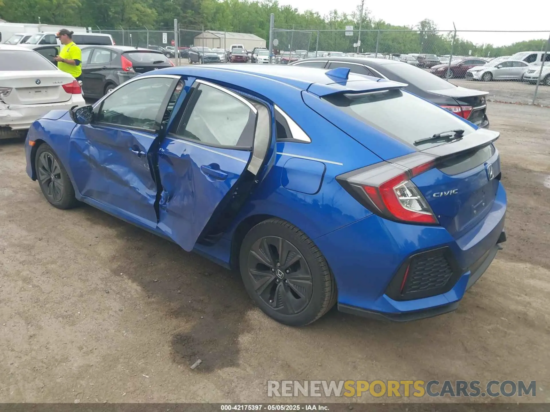 3 Photograph of a damaged car SHHFK7H67KU402820 HONDA CIVIC 2019