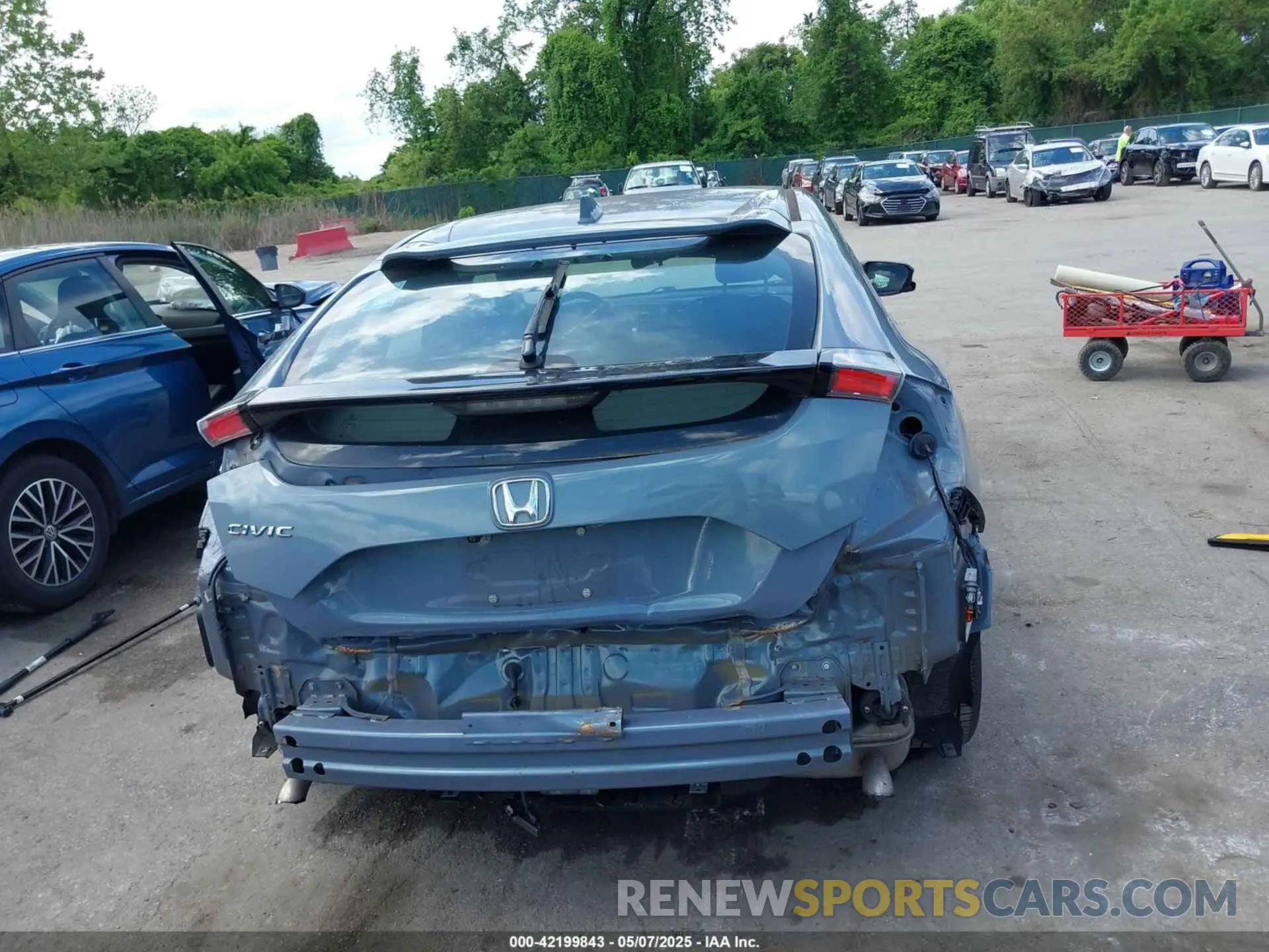 17 Photograph of a damaged car SHHFK7H67KU415034 HONDA CIVIC 2019