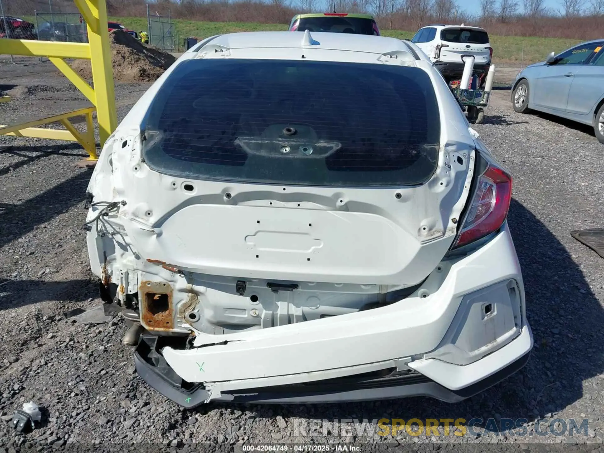 17 Photograph of a damaged car SHHFK7H69KU415939 HONDA CIVIC 2019