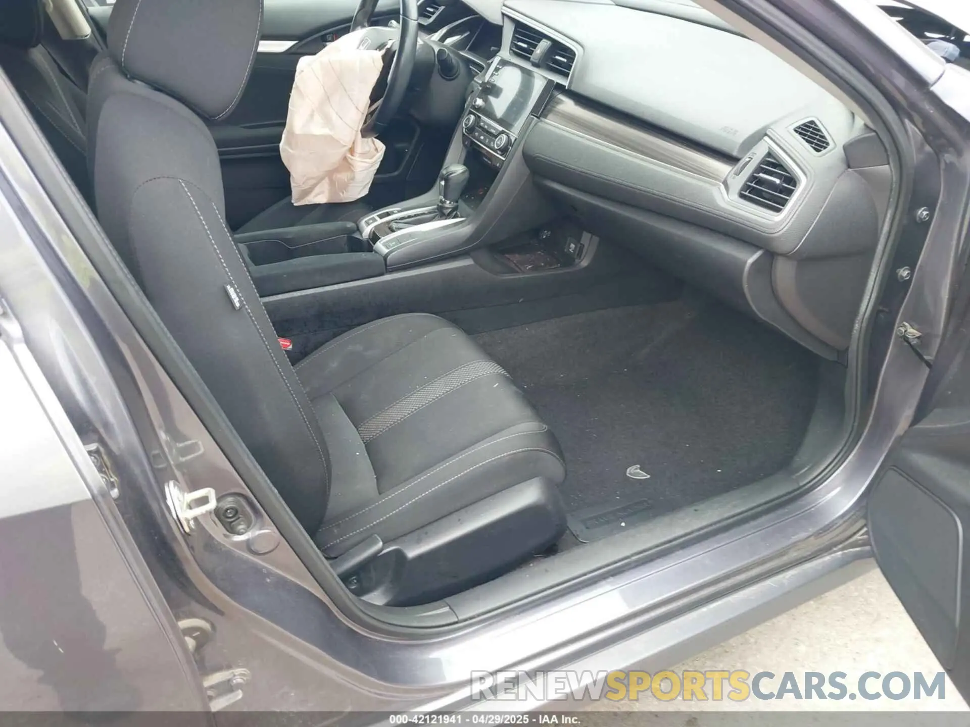 5 Photograph of a damaged car 19XFC1F30LE010631 HONDA CIVIC 2020