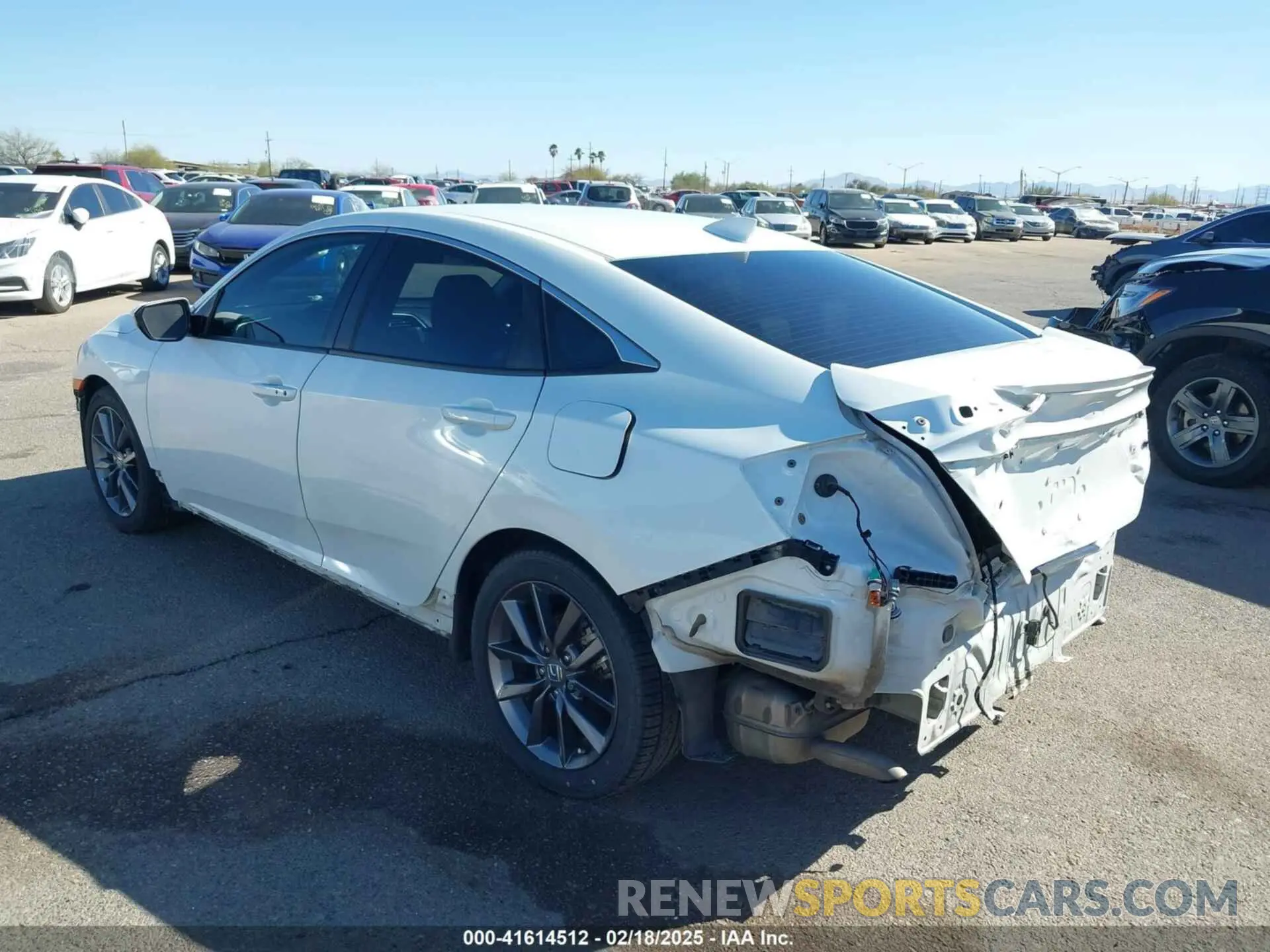 3 Фотография поврежденного автомобиля 19XFC1F32LE013823 HONDA CIVIC 2020