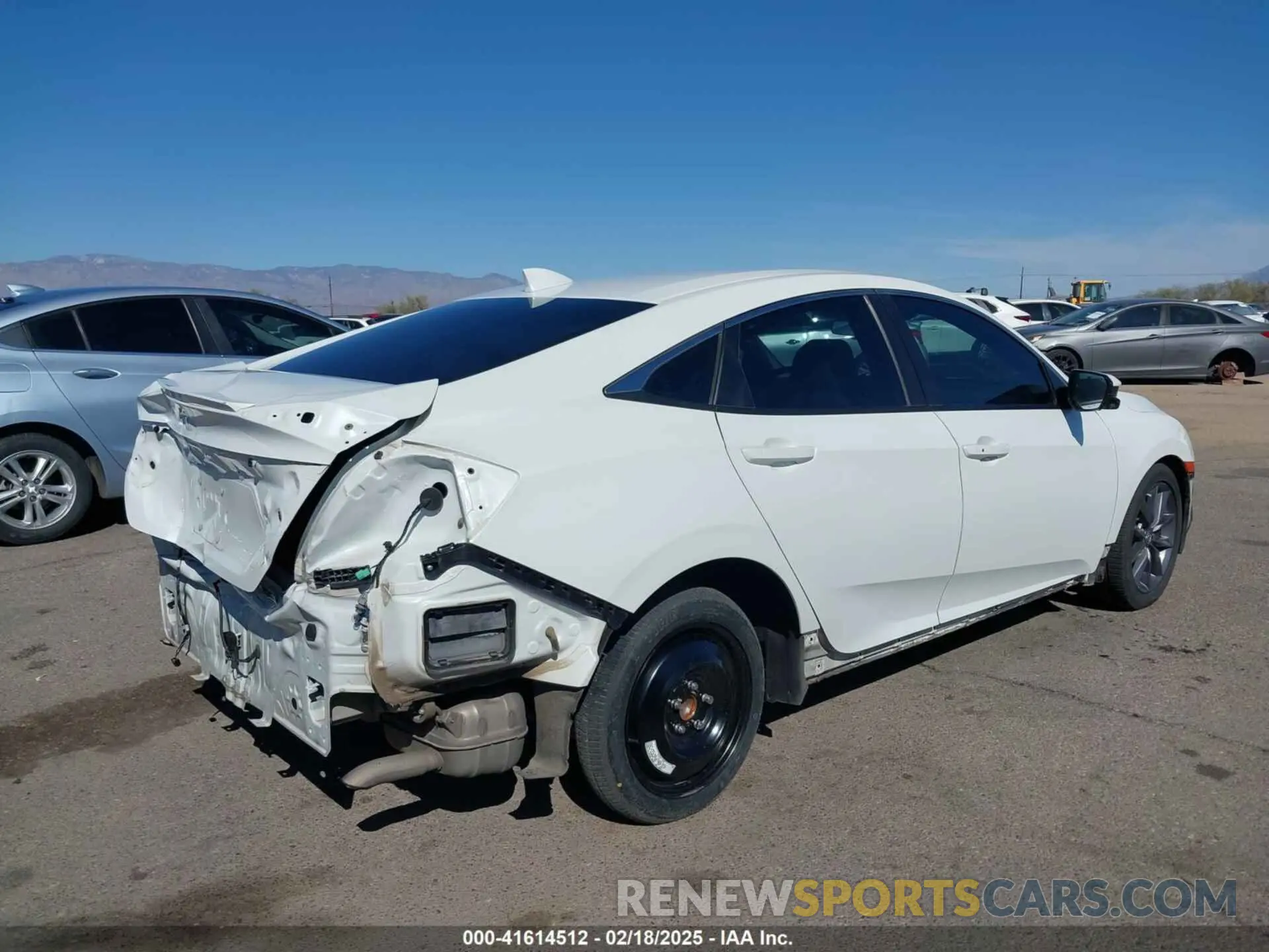 4 Фотография поврежденного автомобиля 19XFC1F32LE013823 HONDA CIVIC 2020