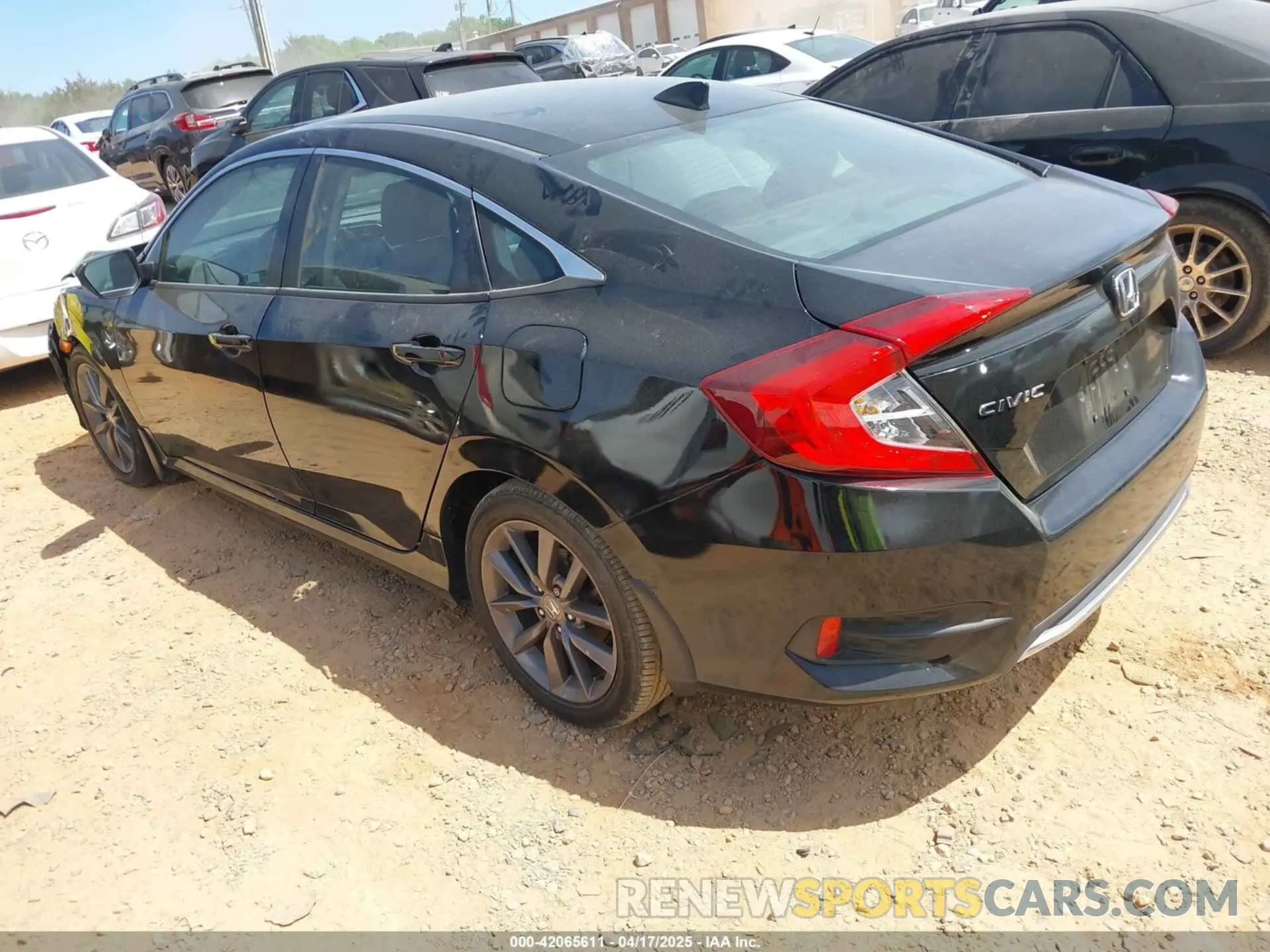 3 Фотография поврежденного автомобиля 19XFC1F32LE014759 HONDA CIVIC 2020