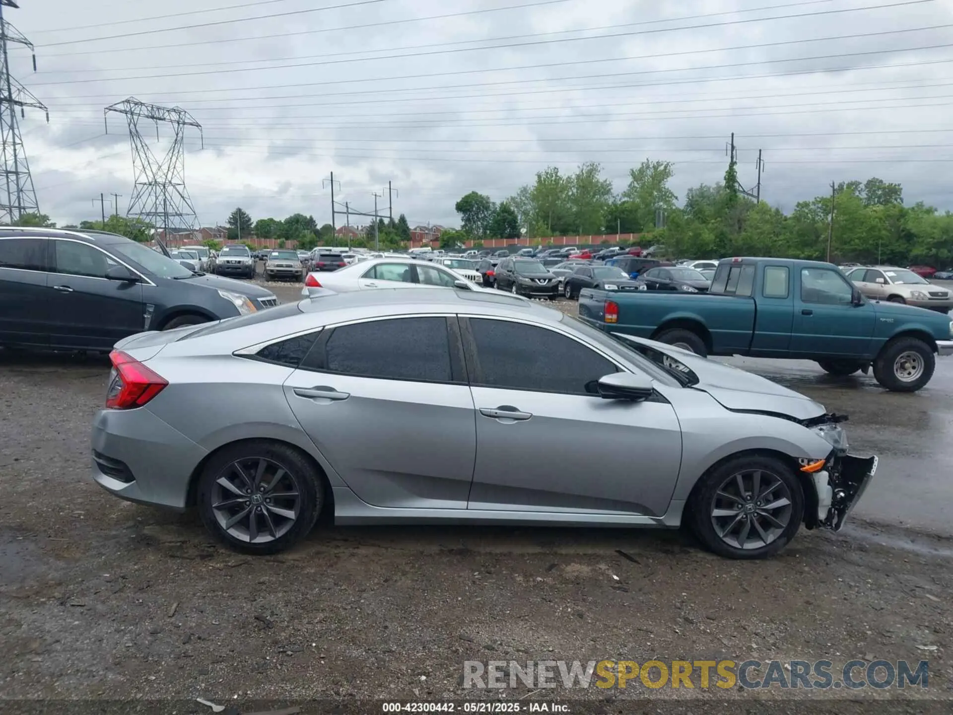 13 Photograph of a damaged car 19XFC1F32LE211009 HONDA CIVIC 2020