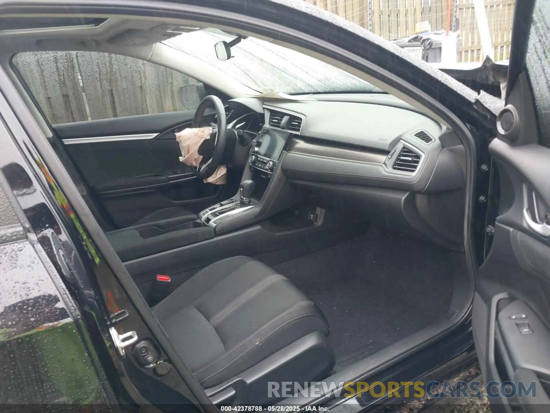 5 Photograph of a damaged car 19XFC1F33LE013524 HONDA CIVIC 2020