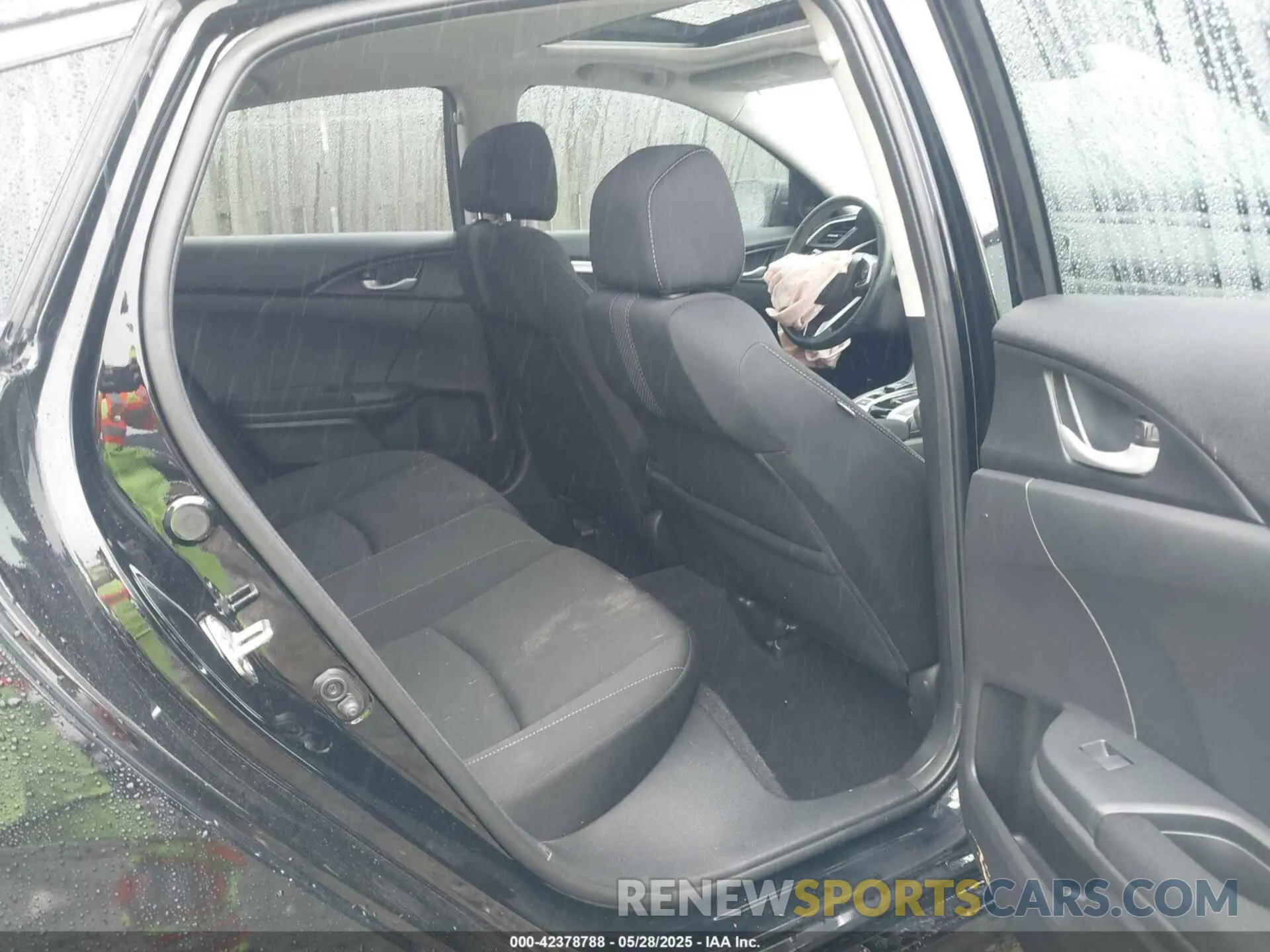 8 Photograph of a damaged car 19XFC1F33LE013524 HONDA CIVIC 2020