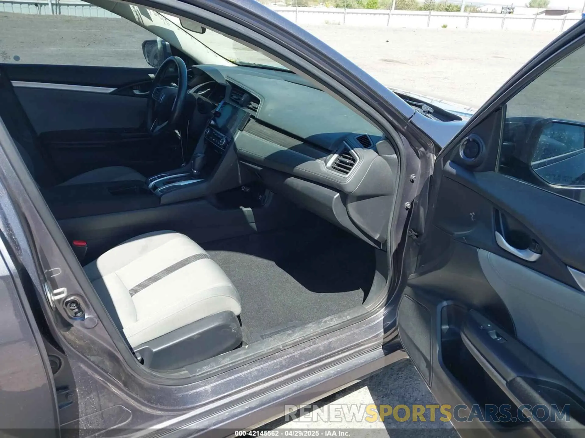 5 Photograph of a damaged car 19XFC1F34LE002404 HONDA CIVIC 2020