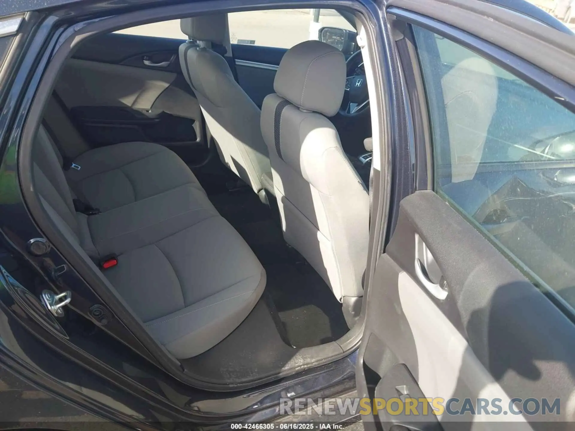 8 Photograph of a damaged car 19XFC1F34LE008249 HONDA CIVIC 2020