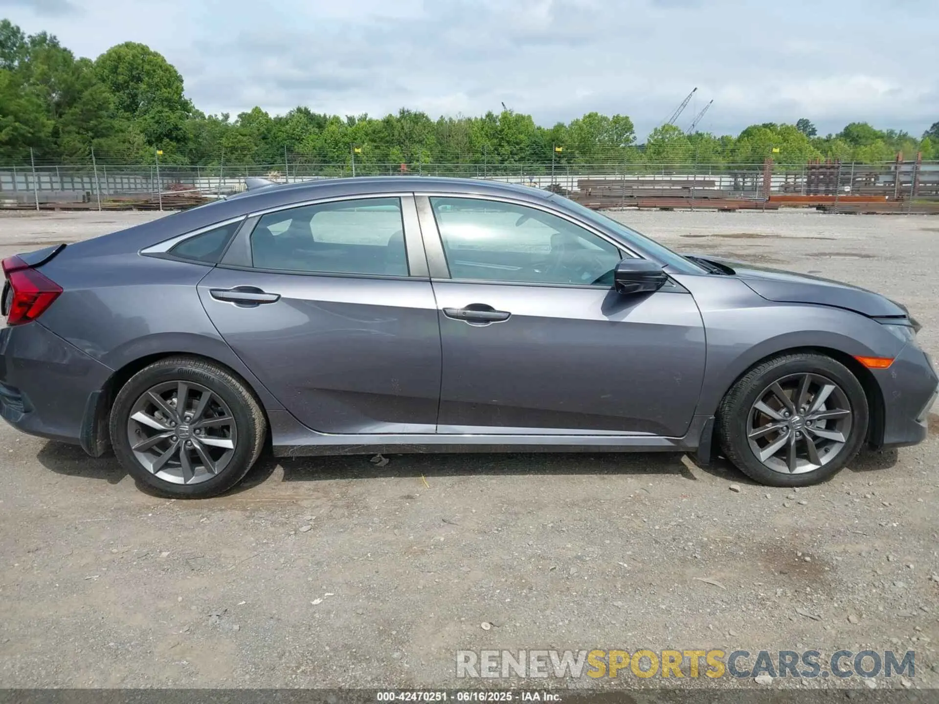 13 Photograph of a damaged car 19XFC1F36LE021648 HONDA CIVIC 2020