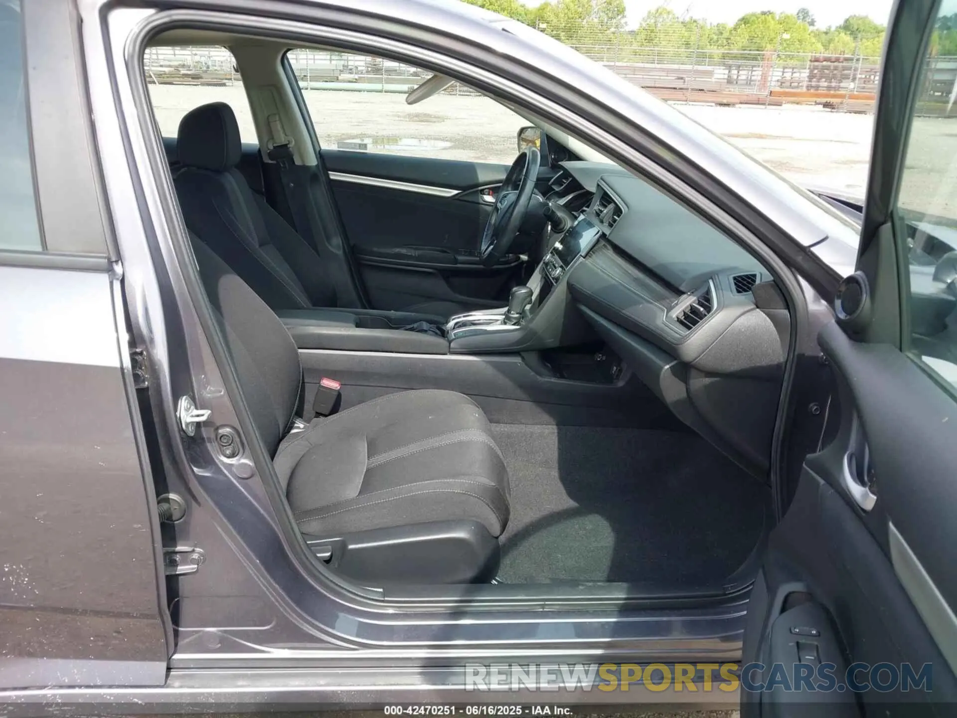 5 Photograph of a damaged car 19XFC1F36LE021648 HONDA CIVIC 2020