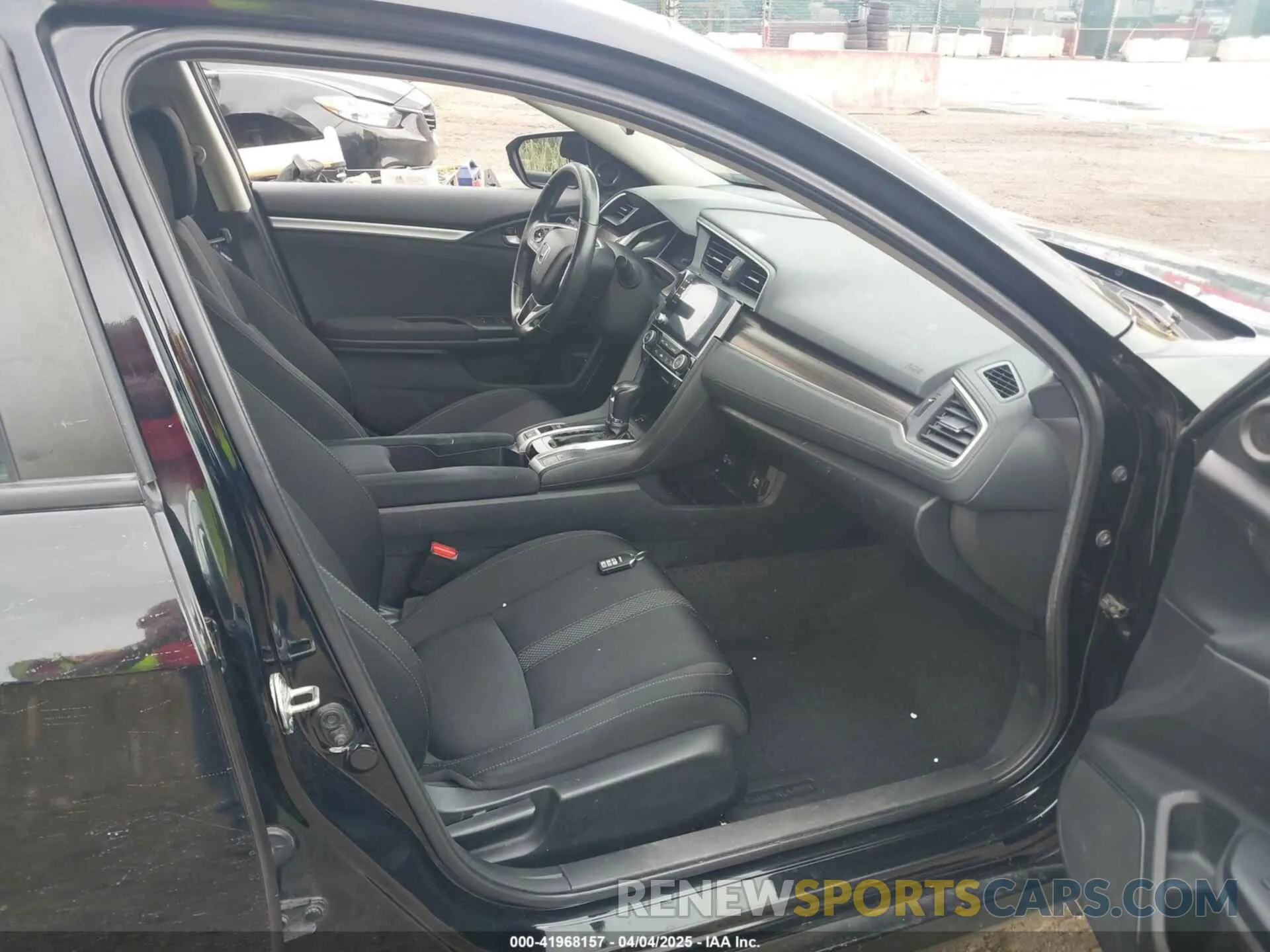 5 Photograph of a damaged car 19XFC1F36LE219033 HONDA CIVIC 2020