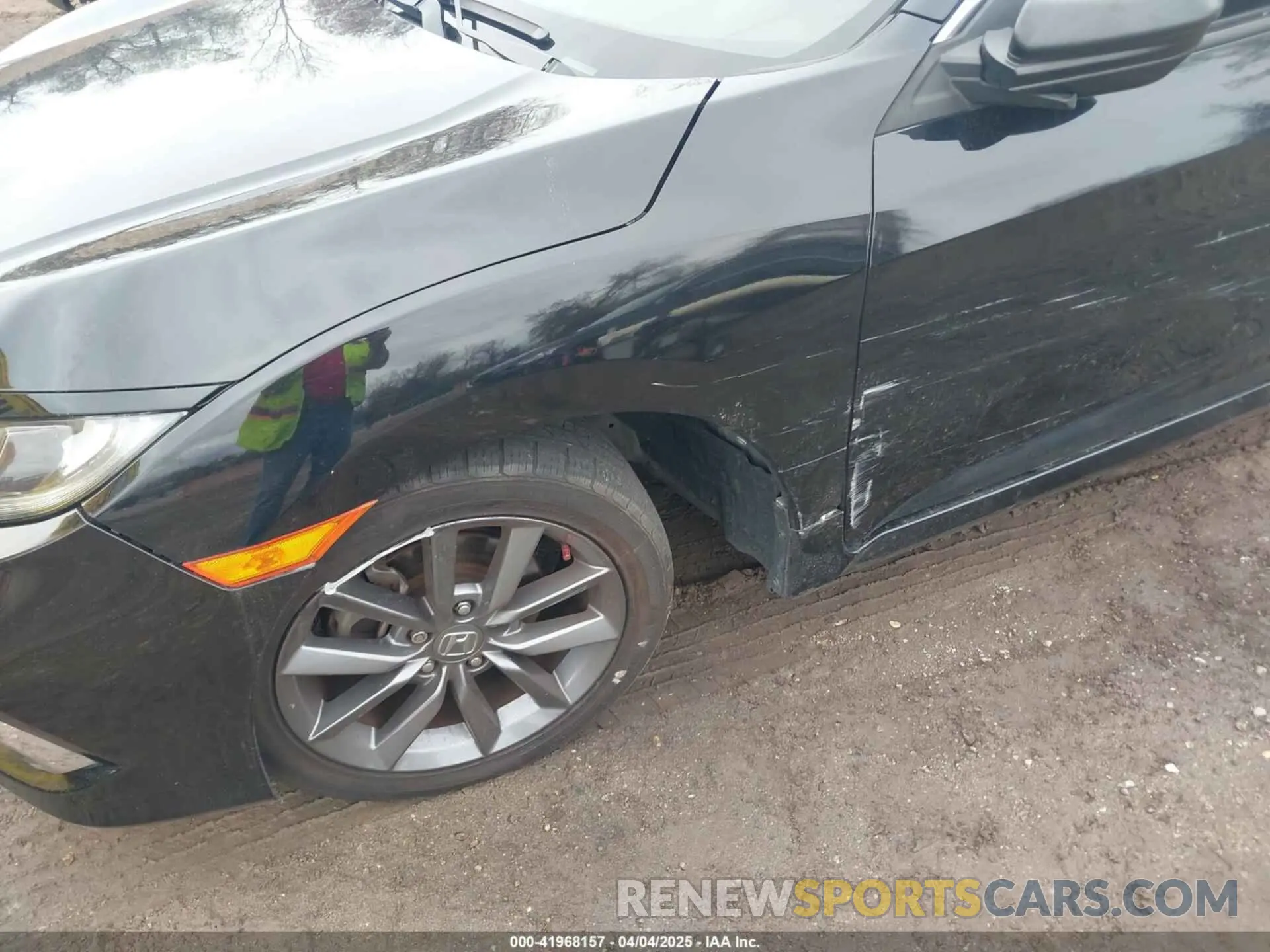 6 Photograph of a damaged car 19XFC1F36LE219033 HONDA CIVIC 2020
