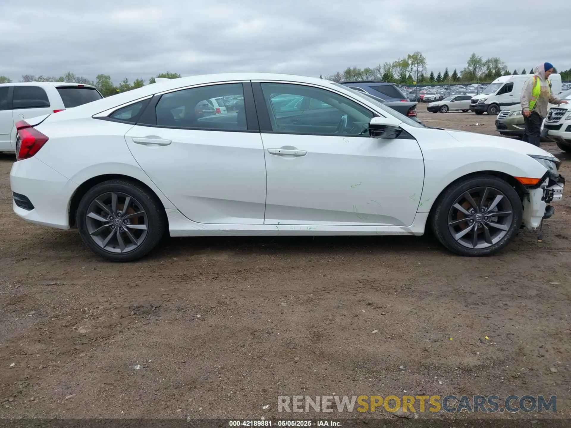 13 Photograph of a damaged car 19XFC1F37LE014921 HONDA CIVIC 2020