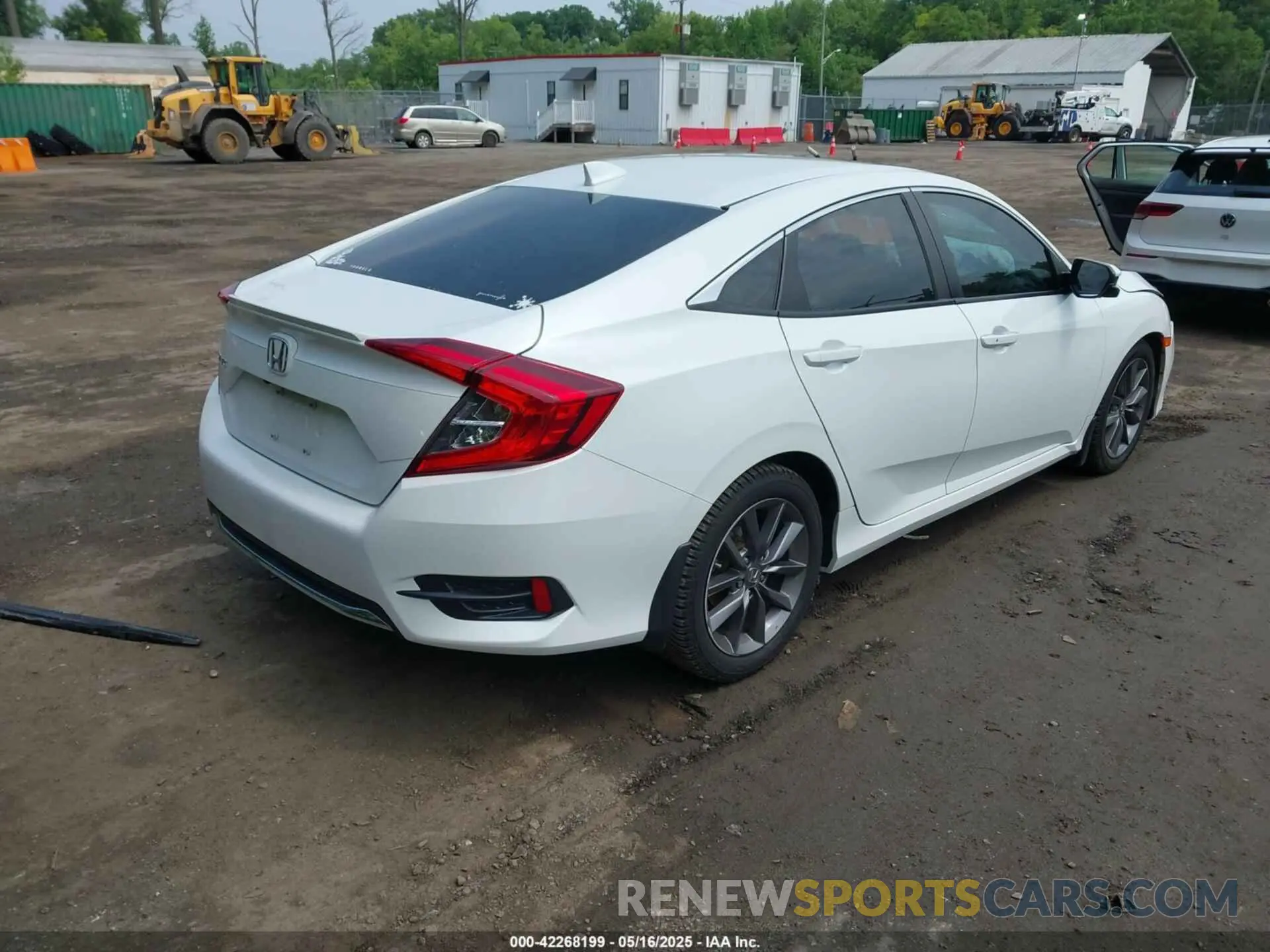 4 Фотография поврежденного автомобиля 19XFC1F37LE211832 HONDA CIVIC 2020