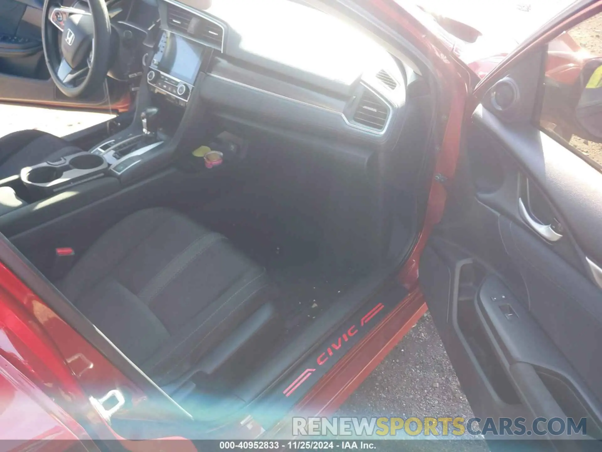 5 Photograph of a damaged car 19XFC1F39LE208608 HONDA CIVIC 2020