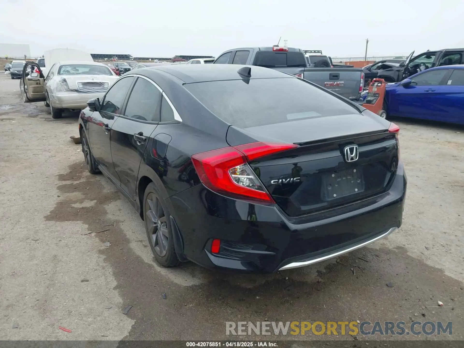 3 Фотография поврежденного автомобиля 19XFC1F73LE008083 HONDA CIVIC 2020