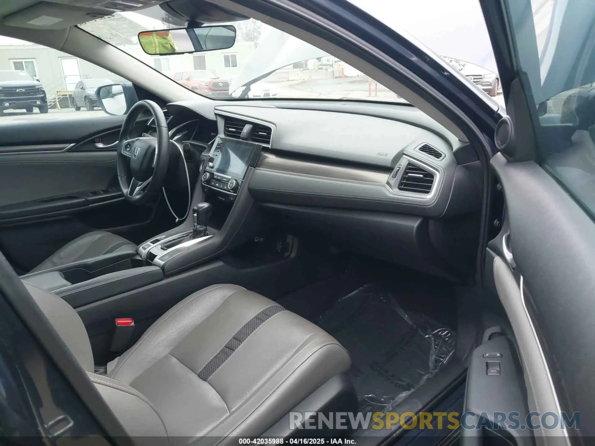 5 Photograph of a damaged car 19XFC1F74LE209538 HONDA CIVIC 2020