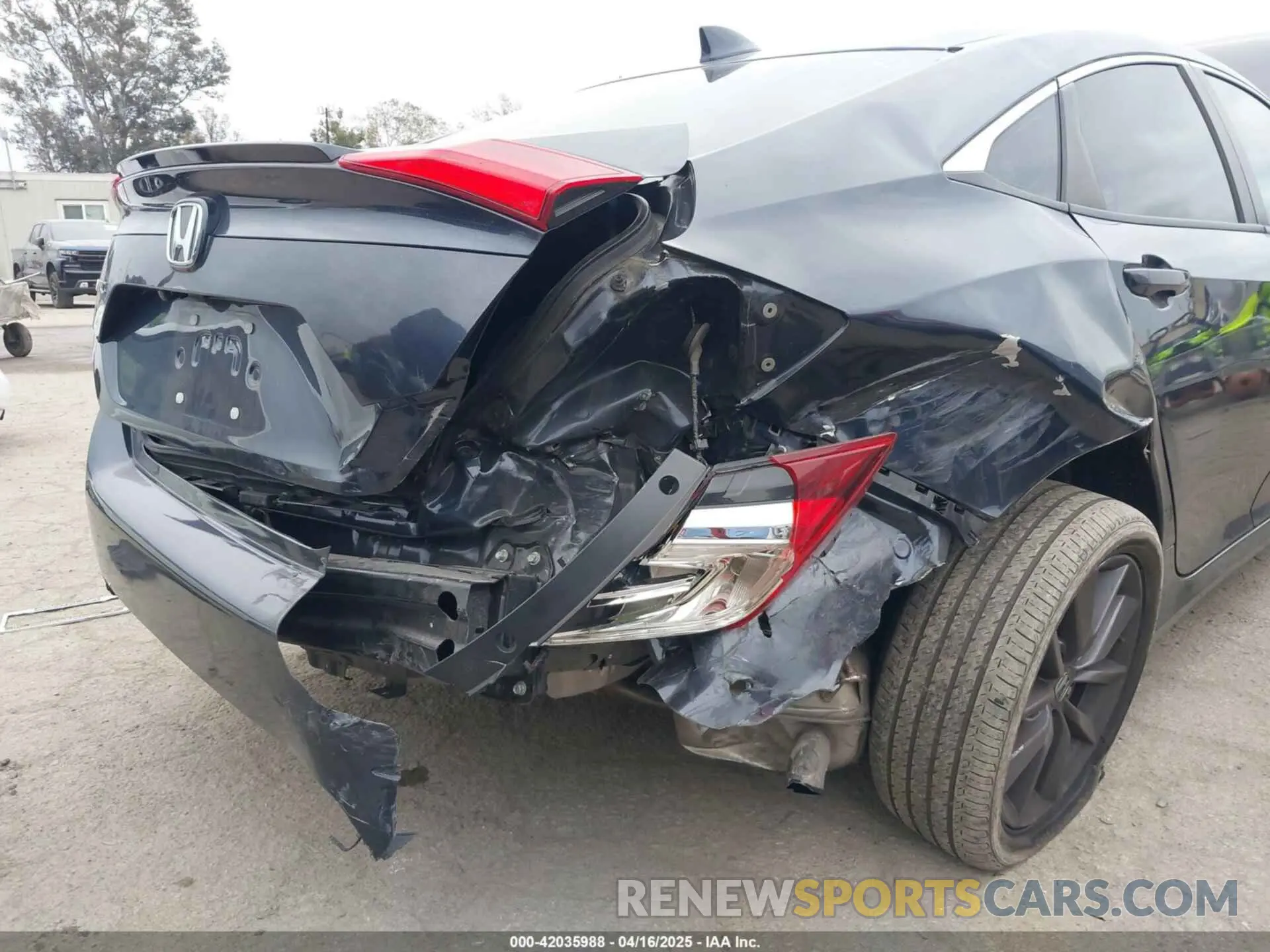 6 Photograph of a damaged car 19XFC1F74LE209538 HONDA CIVIC 2020