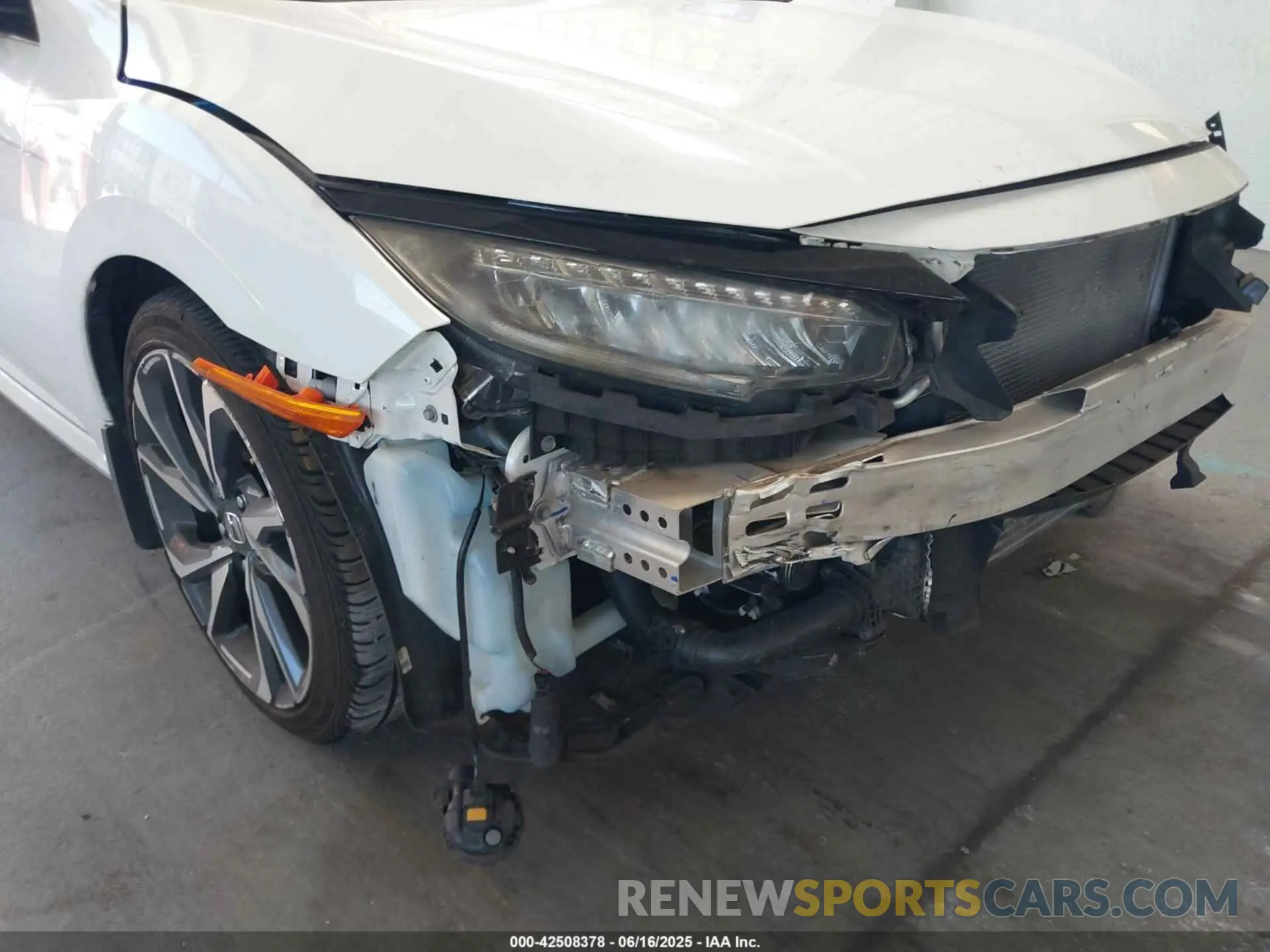 6 Photograph of a damaged car 19XFC1F96LE012291 HONDA CIVIC 2020