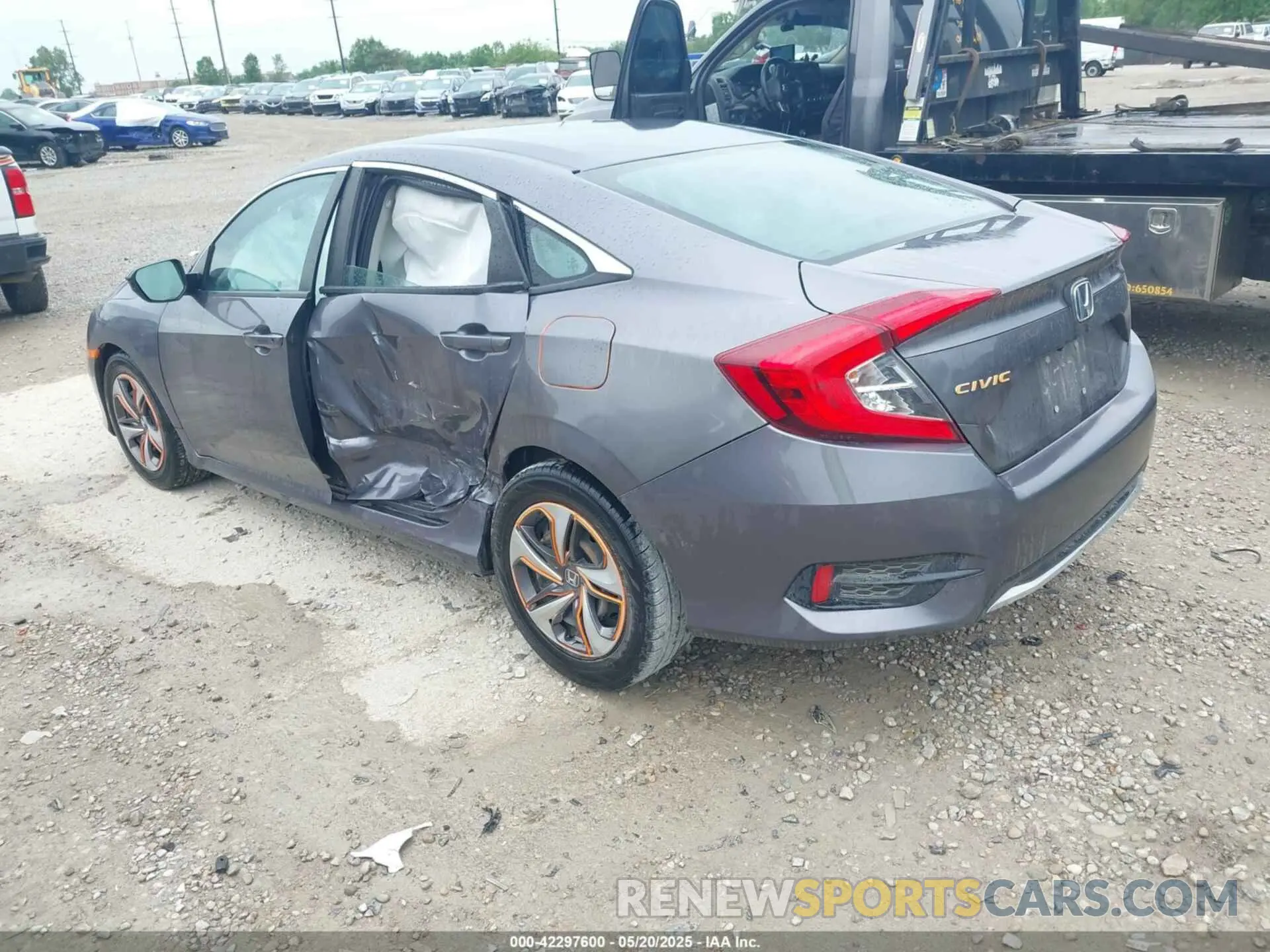 3 Фотография поврежденного автомобиля 19XFC2F66LE012481 HONDA CIVIC 2020