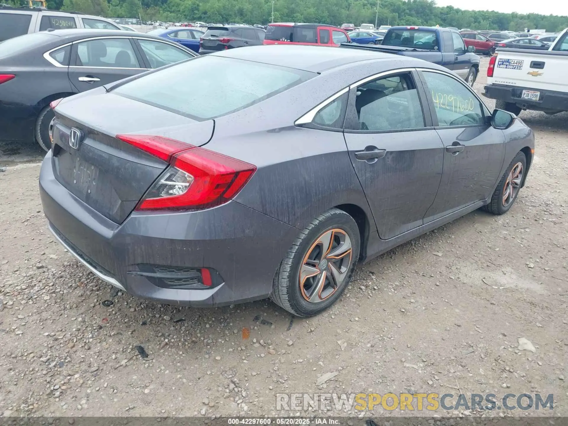 4 Фотография поврежденного автомобиля 19XFC2F66LE012481 HONDA CIVIC 2020
