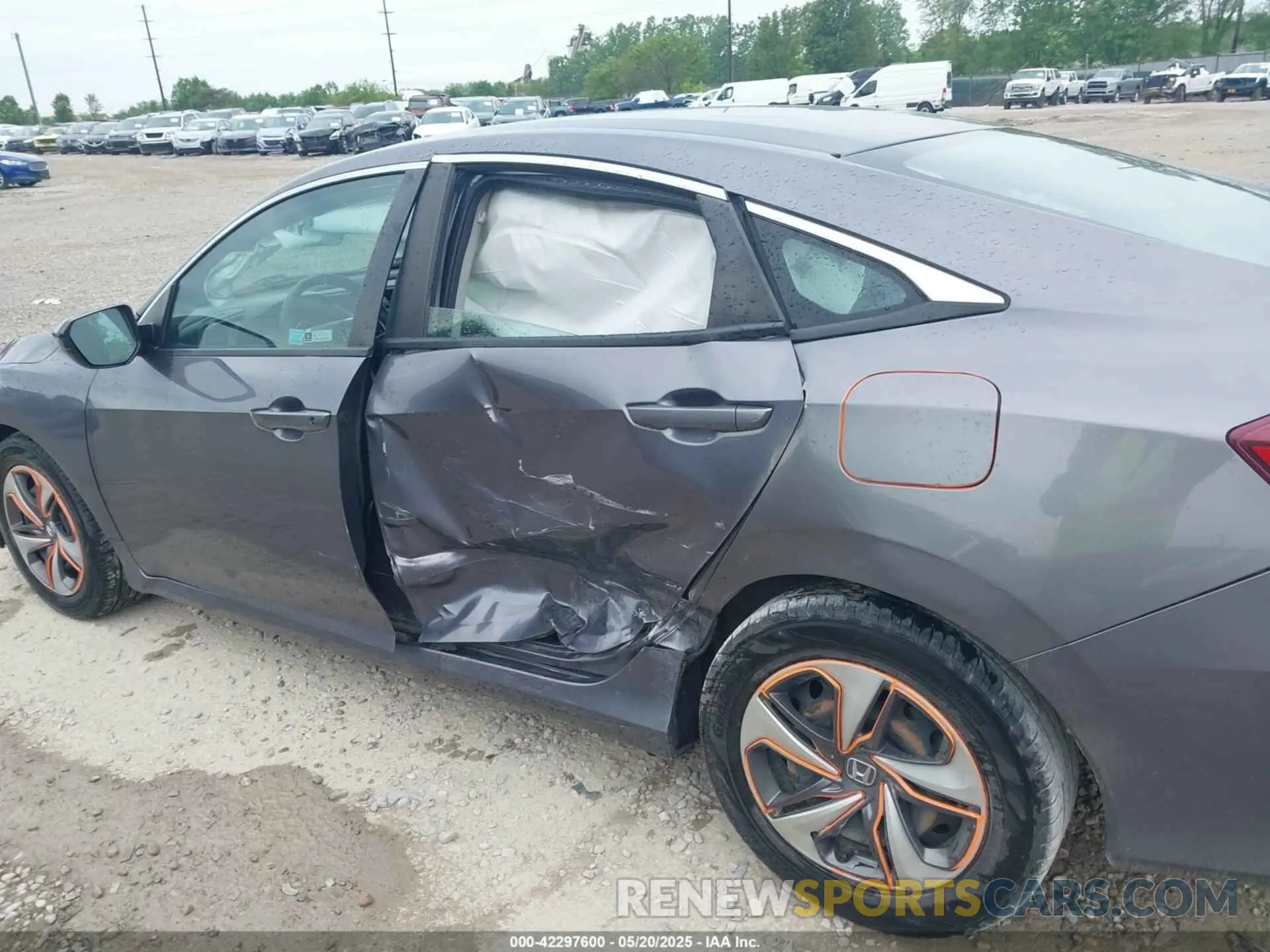 6 Фотография поврежденного автомобиля 19XFC2F66LE012481 HONDA CIVIC 2020