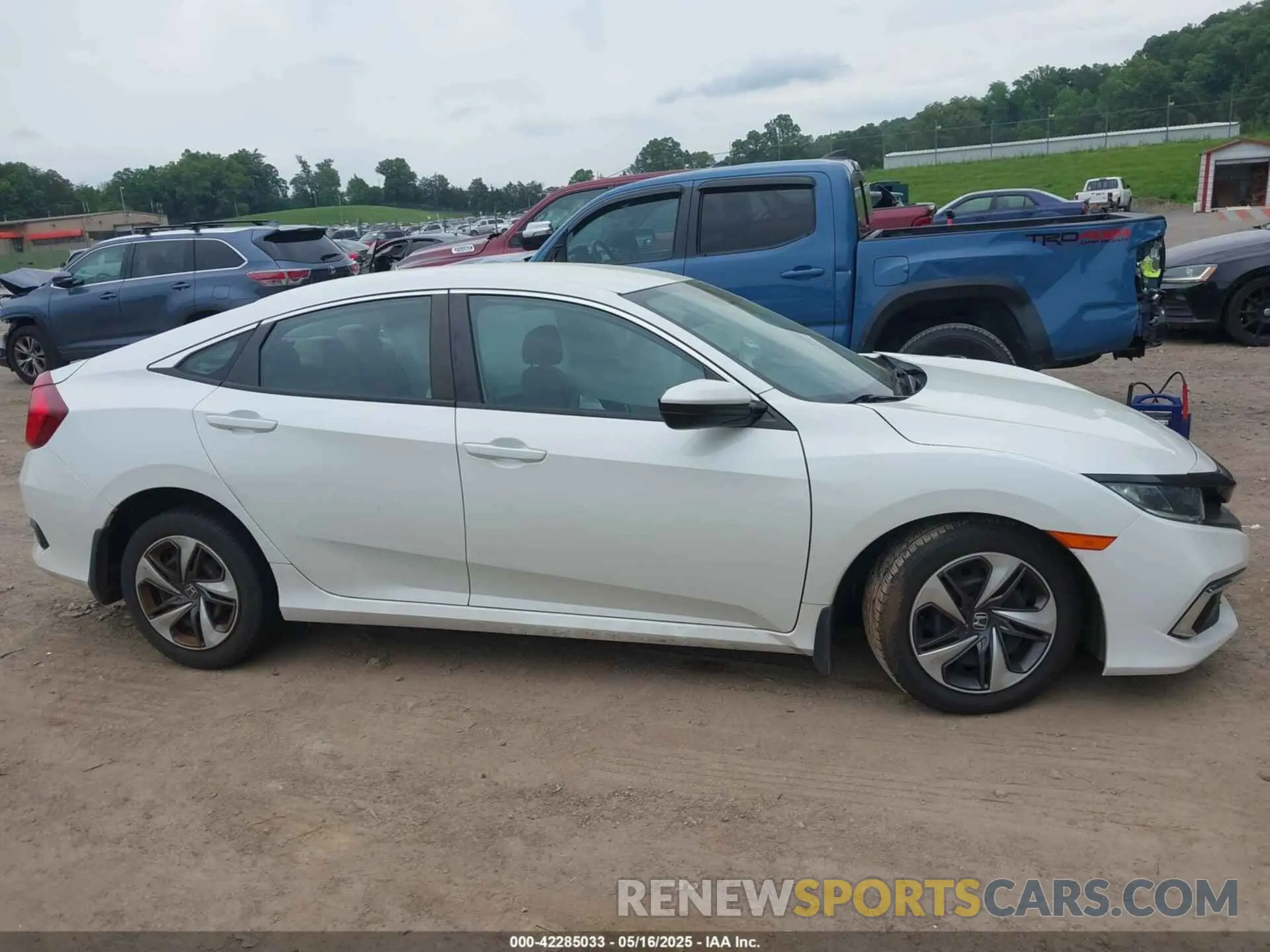 13 Photograph of a damaged car 19XFC2F66LE021813 HONDA CIVIC 2020