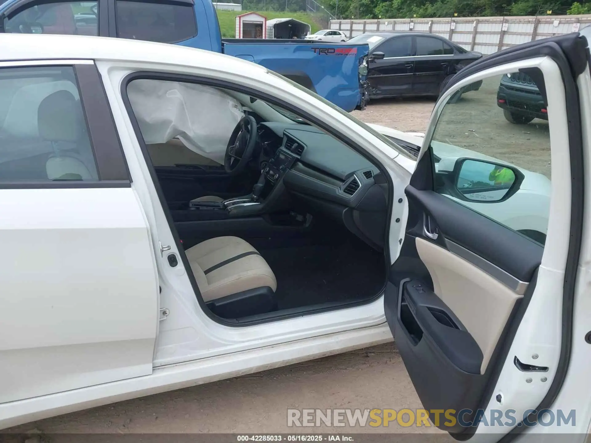 5 Photograph of a damaged car 19XFC2F66LE021813 HONDA CIVIC 2020