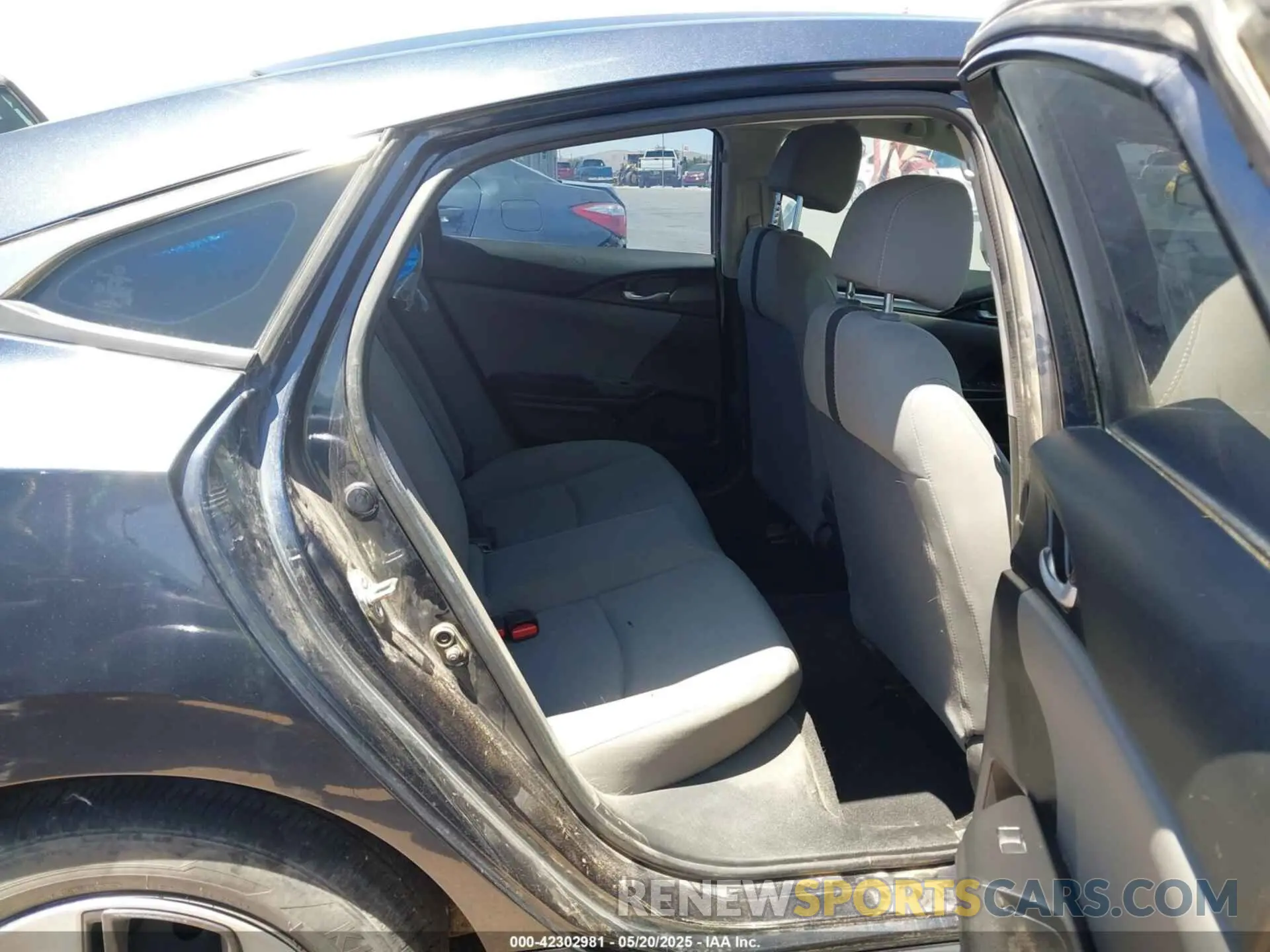8 Photograph of a damaged car 19XFC2F69LE016136 HONDA CIVIC 2020