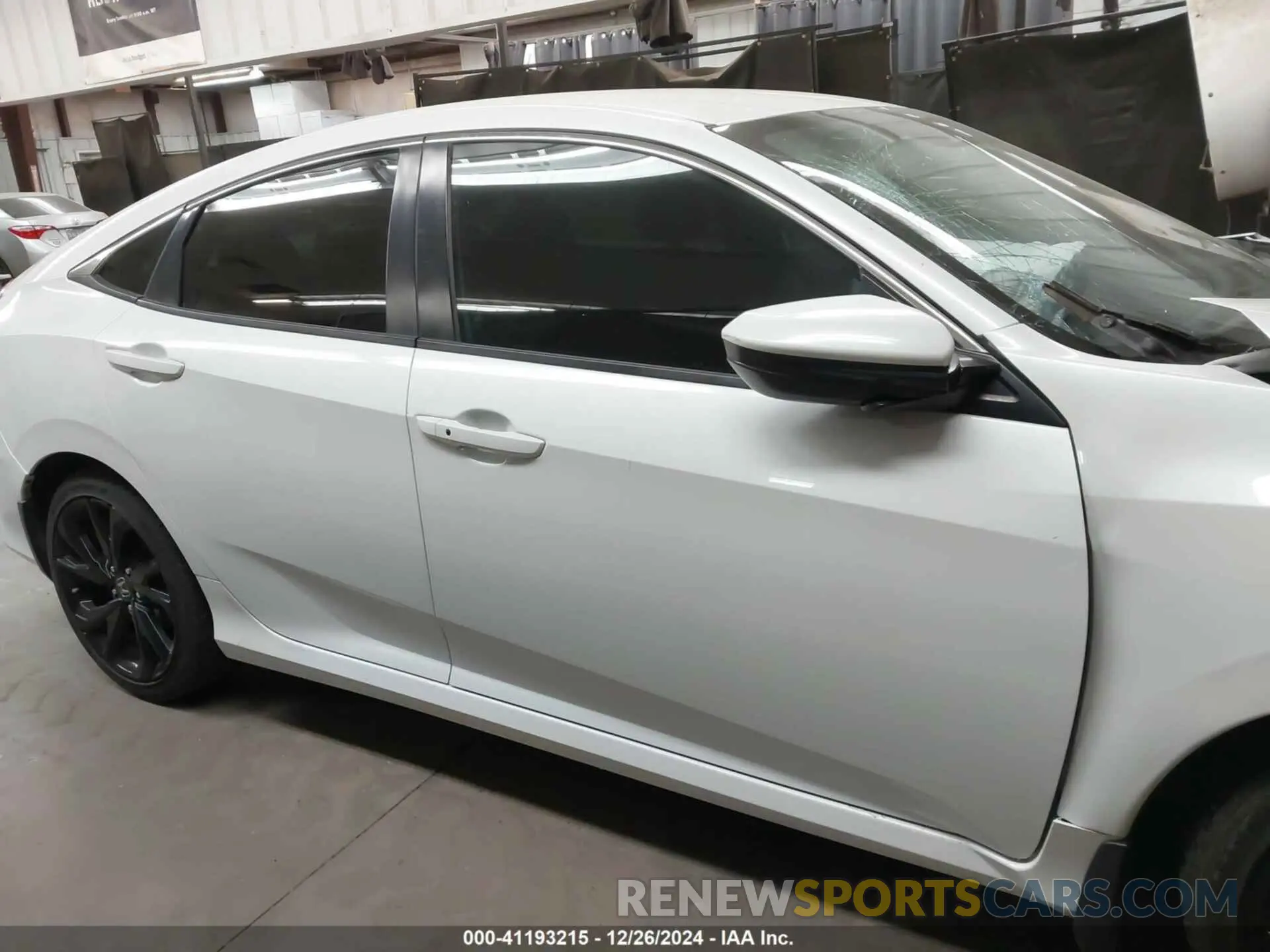 13 Фотография поврежденного автомобиля 19XFC2F82LE001575 HONDA CIVIC 2020