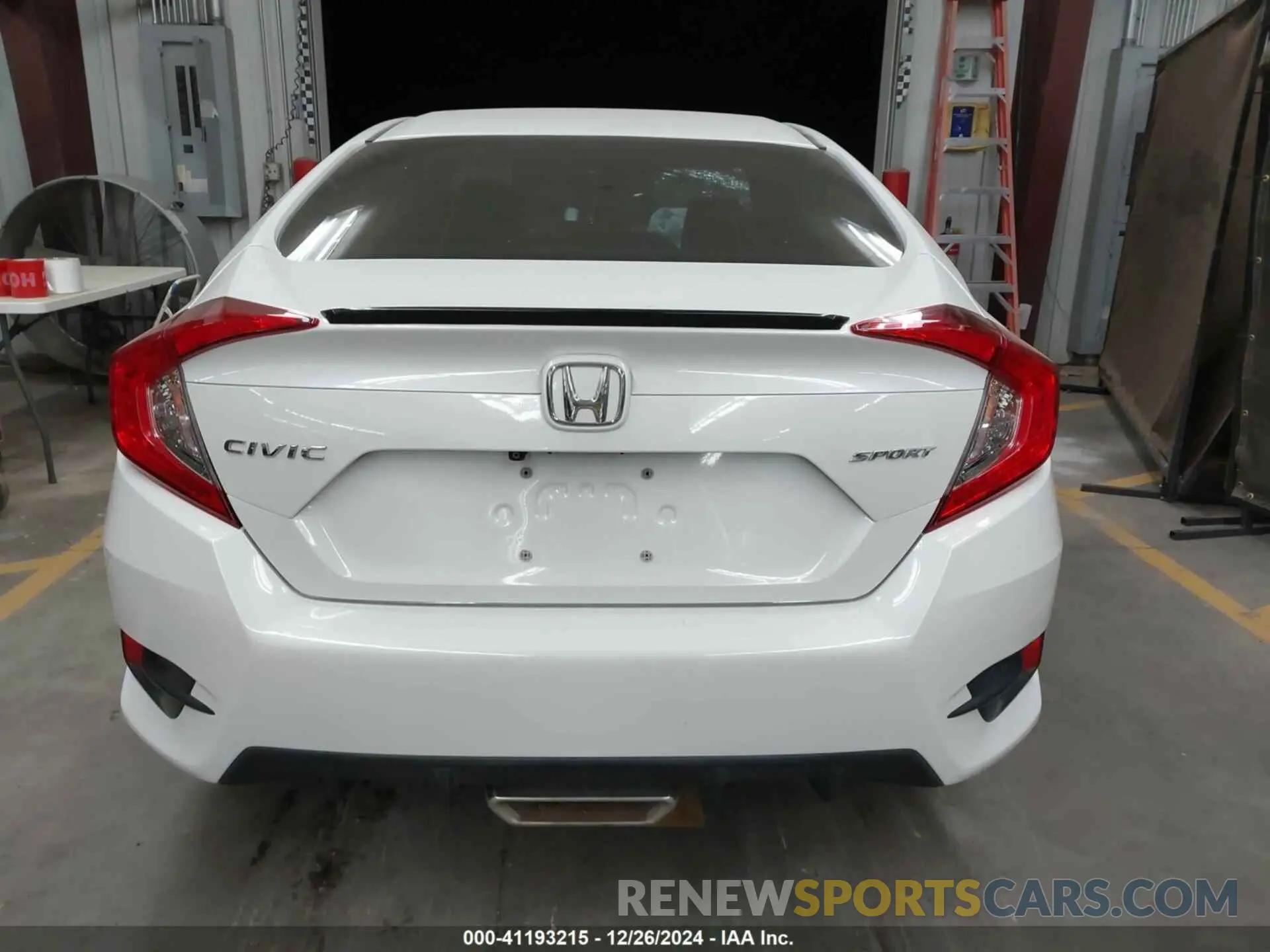16 Фотография поврежденного автомобиля 19XFC2F82LE001575 HONDA CIVIC 2020