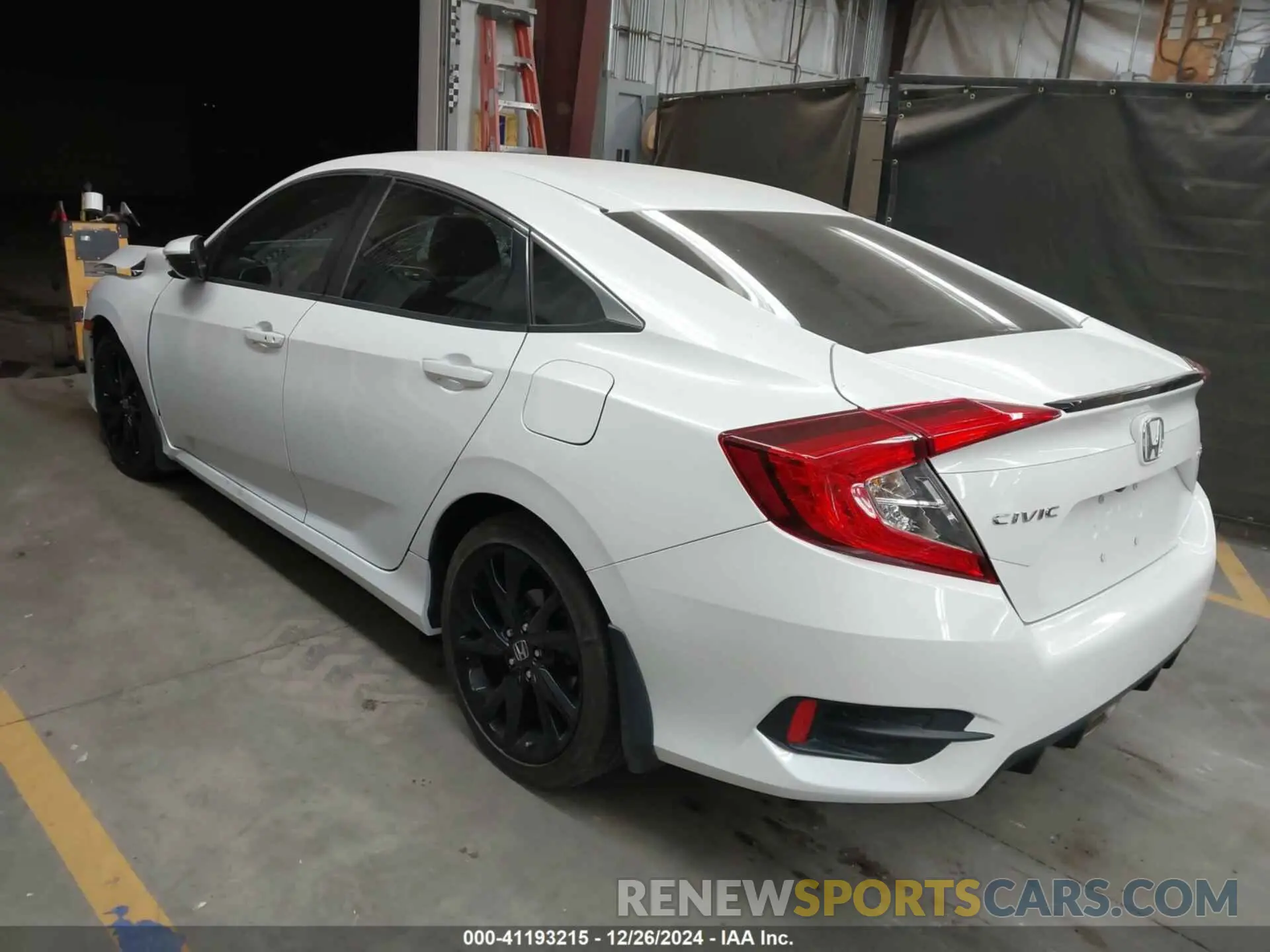 3 Фотография поврежденного автомобиля 19XFC2F82LE001575 HONDA CIVIC 2020