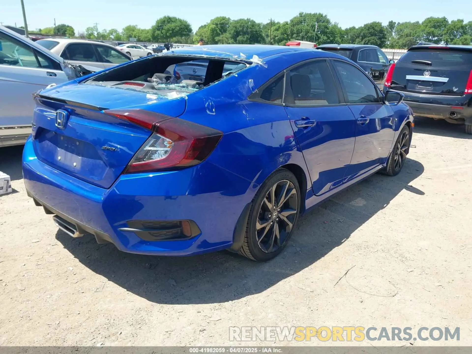 4 Фотография поврежденного автомобиля 19XFC2F82LE002354 HONDA CIVIC 2020