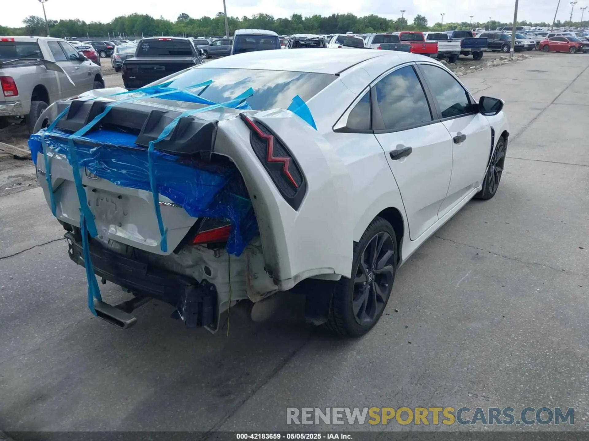 4 Photograph of a damaged car 19XFC2F83LE006171 HONDA CIVIC 2020